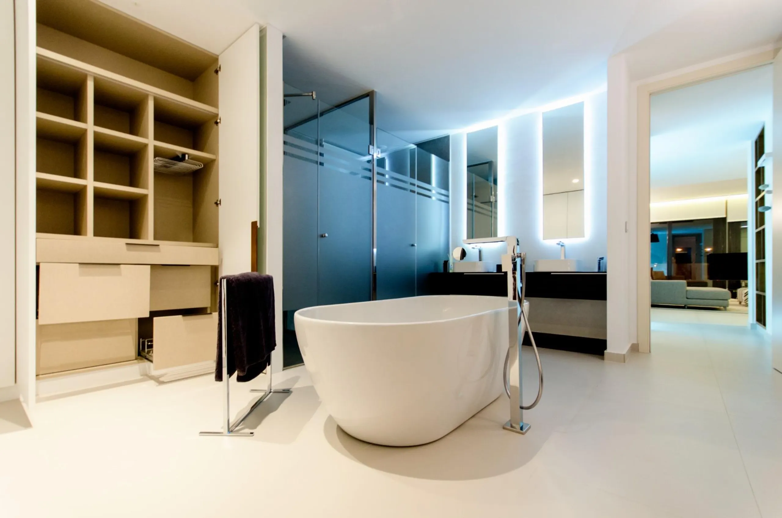 OBRA NUEVA EN ORIHUELA COSTA. 4 DORM. PARCELA. GARAJE. PISCINA PROPIA. PLAYA A 350 METROS.