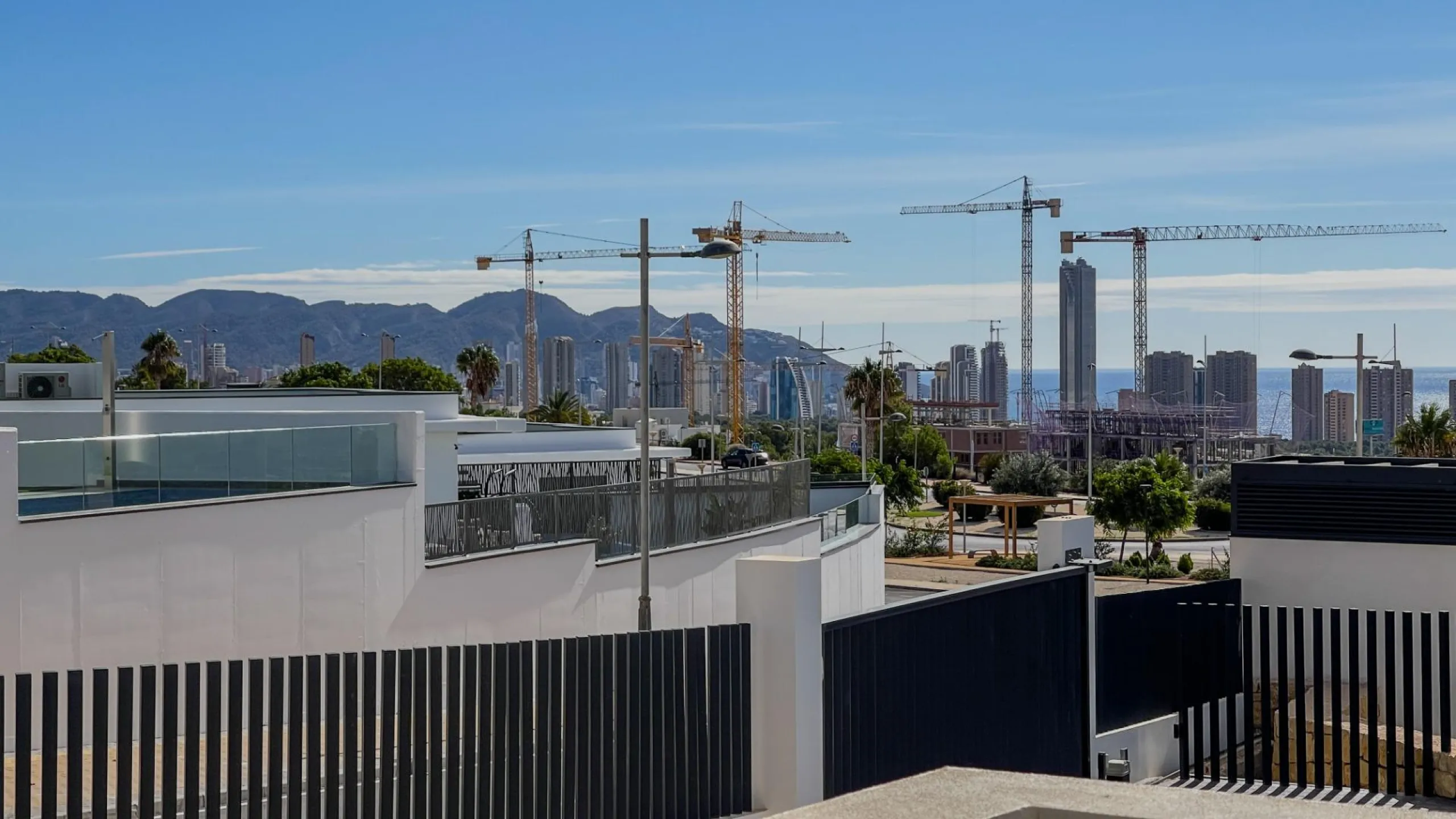 Modern duplex with 5 bedrooms in the exclusive Camporrosso complex, Finestrat