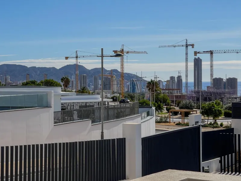 Modern duplex with 5 bedrooms in the exclusive Camporrosso complex, Finestrat