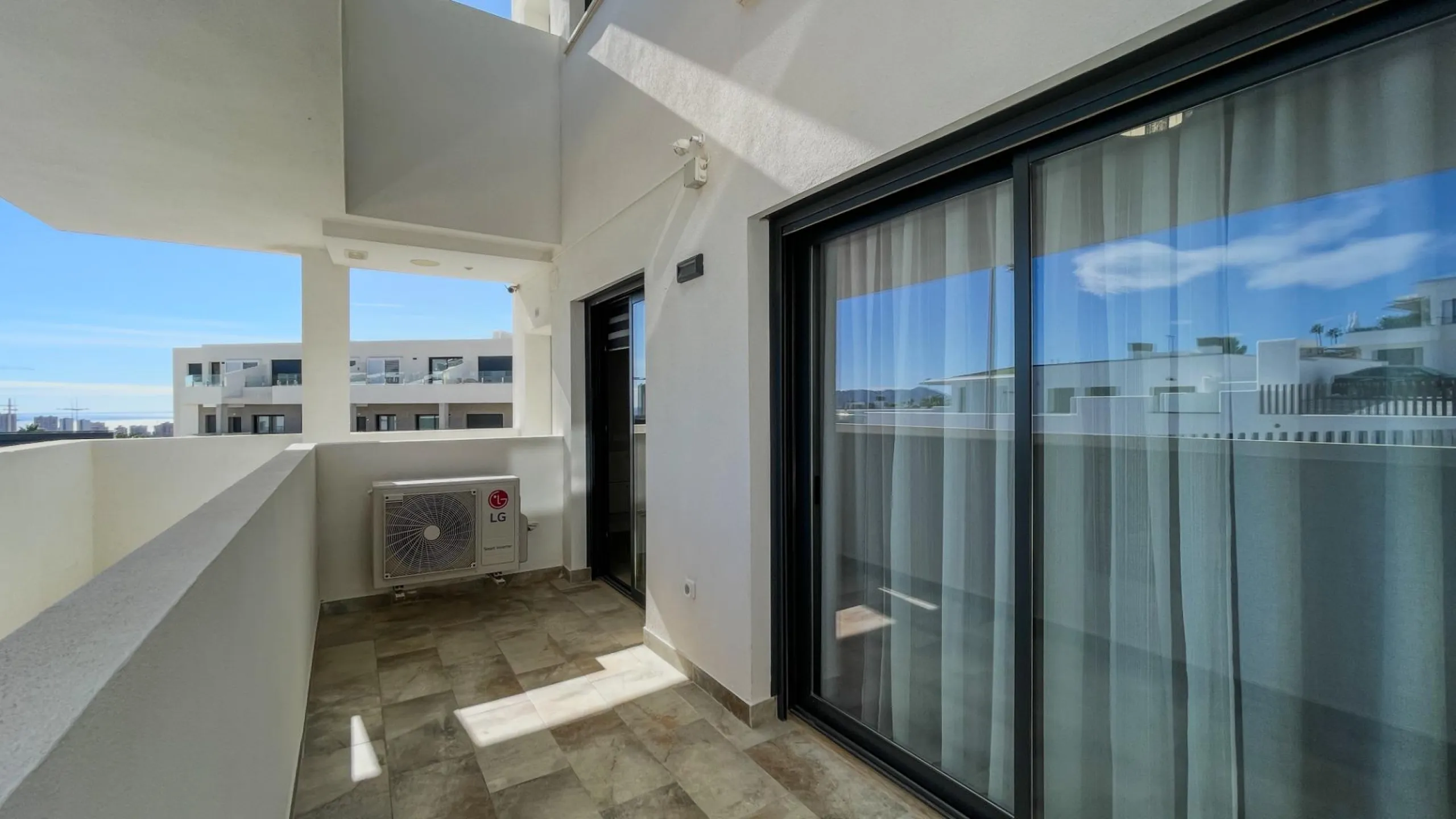 Modern duplex with 5 bedrooms in the exclusive Camporrosso complex, Finestrat