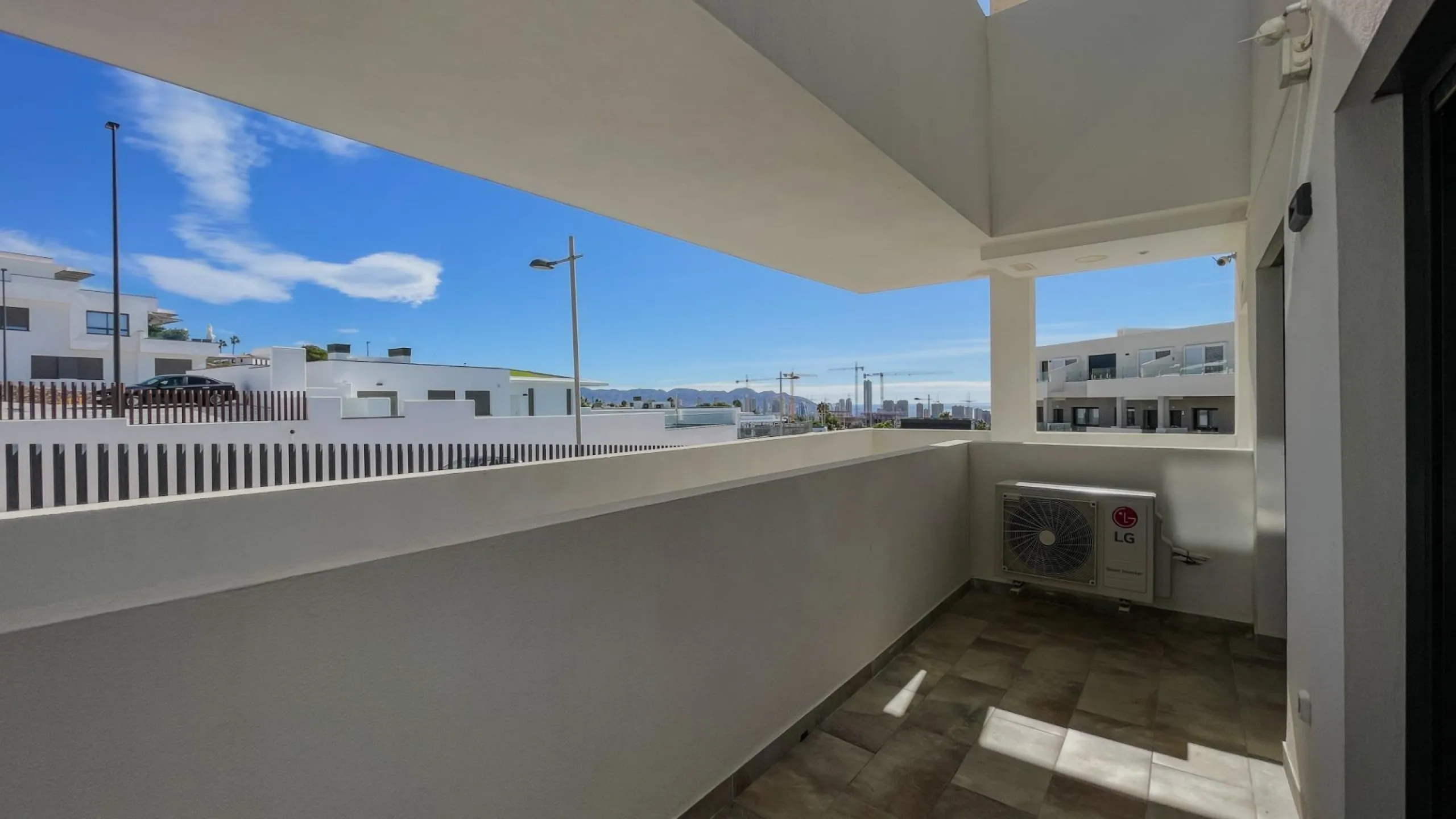 Modern duplex with 5 bedrooms in the exclusive Camporrosso complex, Finestrat