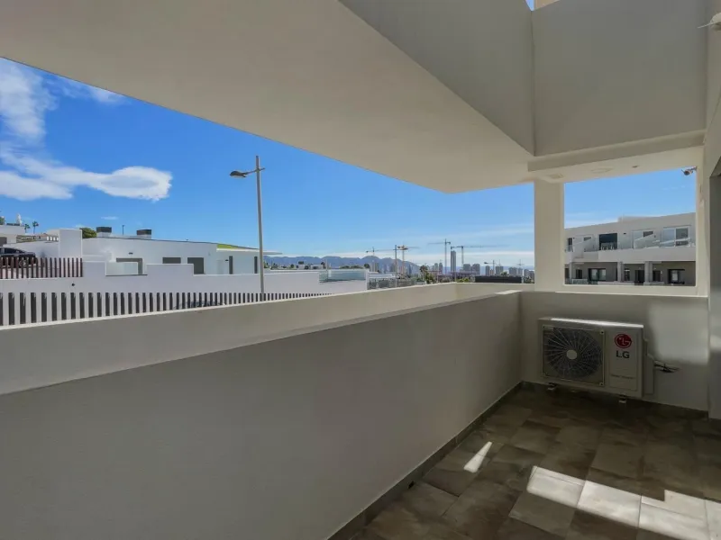 Modern duplex with 5 bedrooms in the exclusive Camporrosso complex, Finestrat