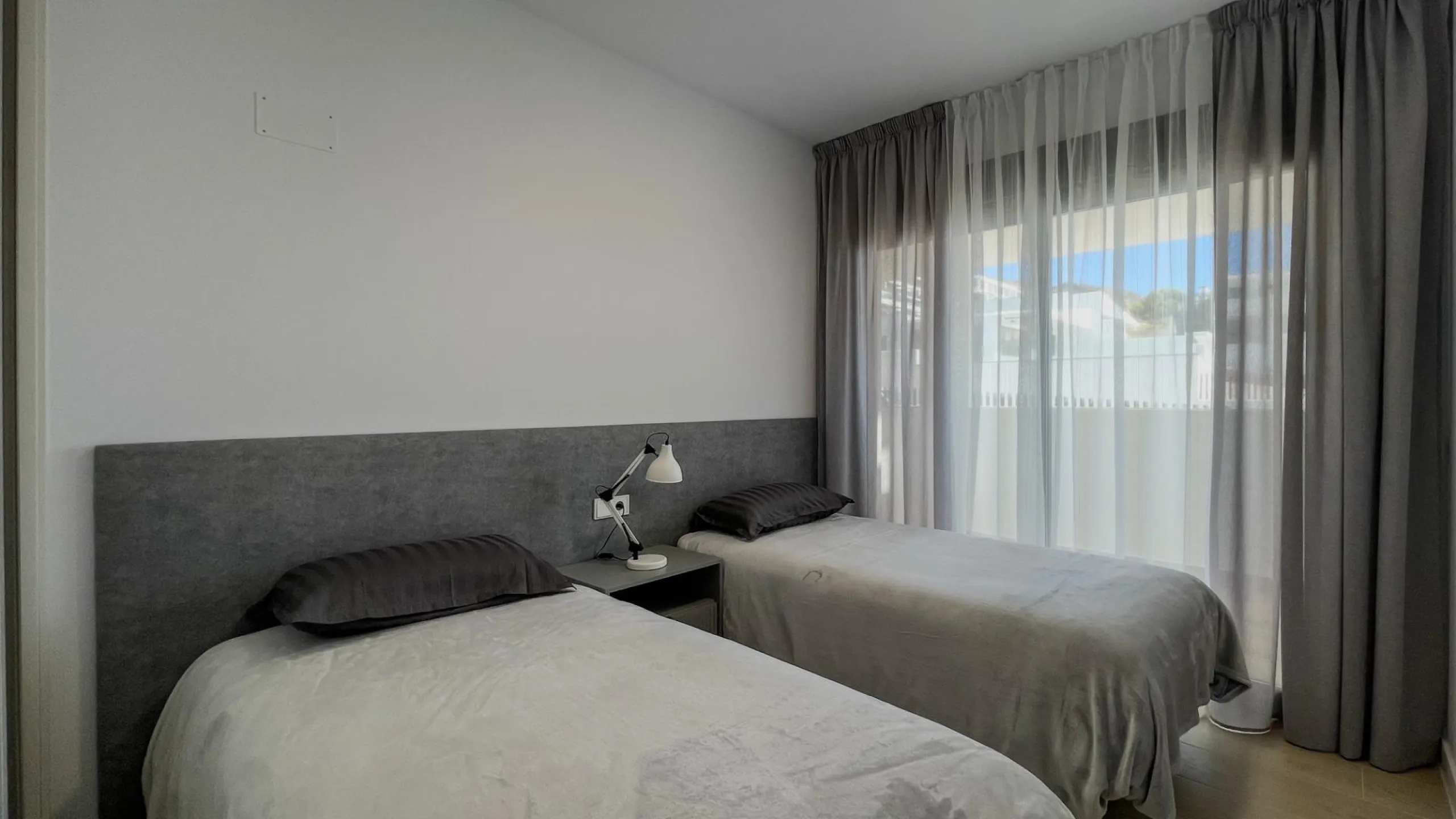 Modern duplex with 5 bedrooms in the exclusive Camporrosso complex, Finestrat