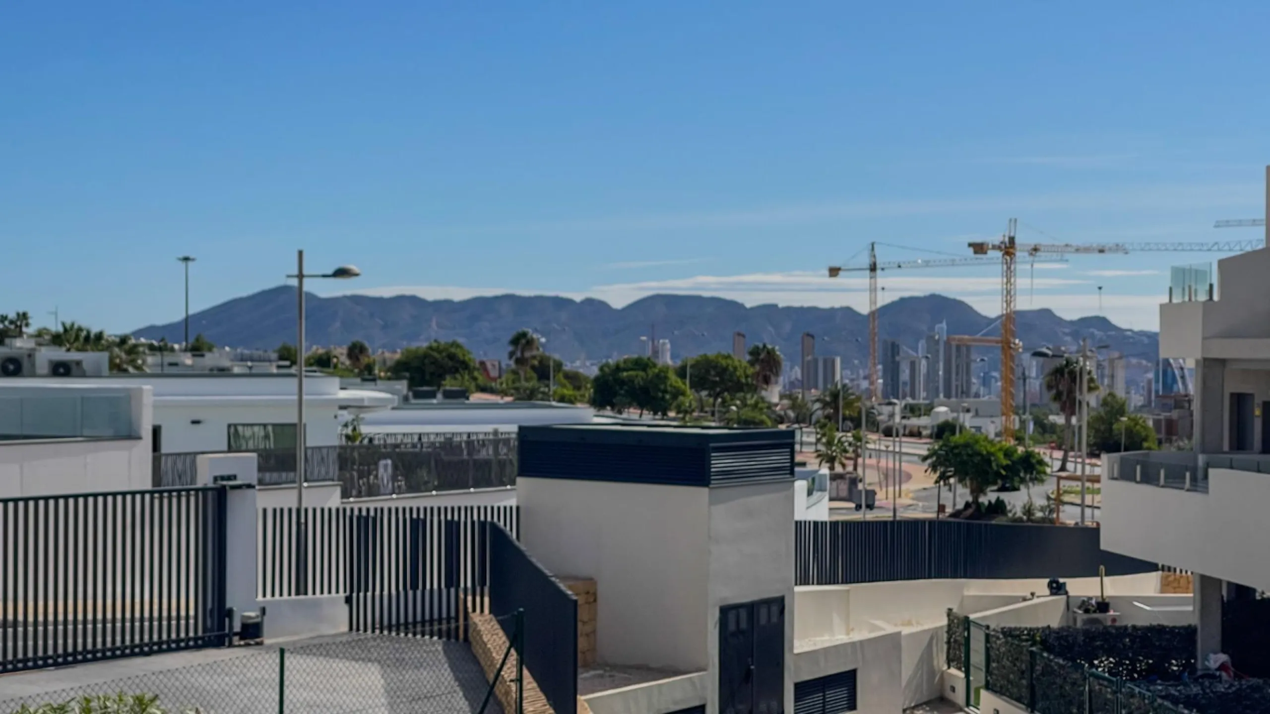 Modern duplex with 5 bedrooms in the exclusive Camporrosso complex, Finestrat