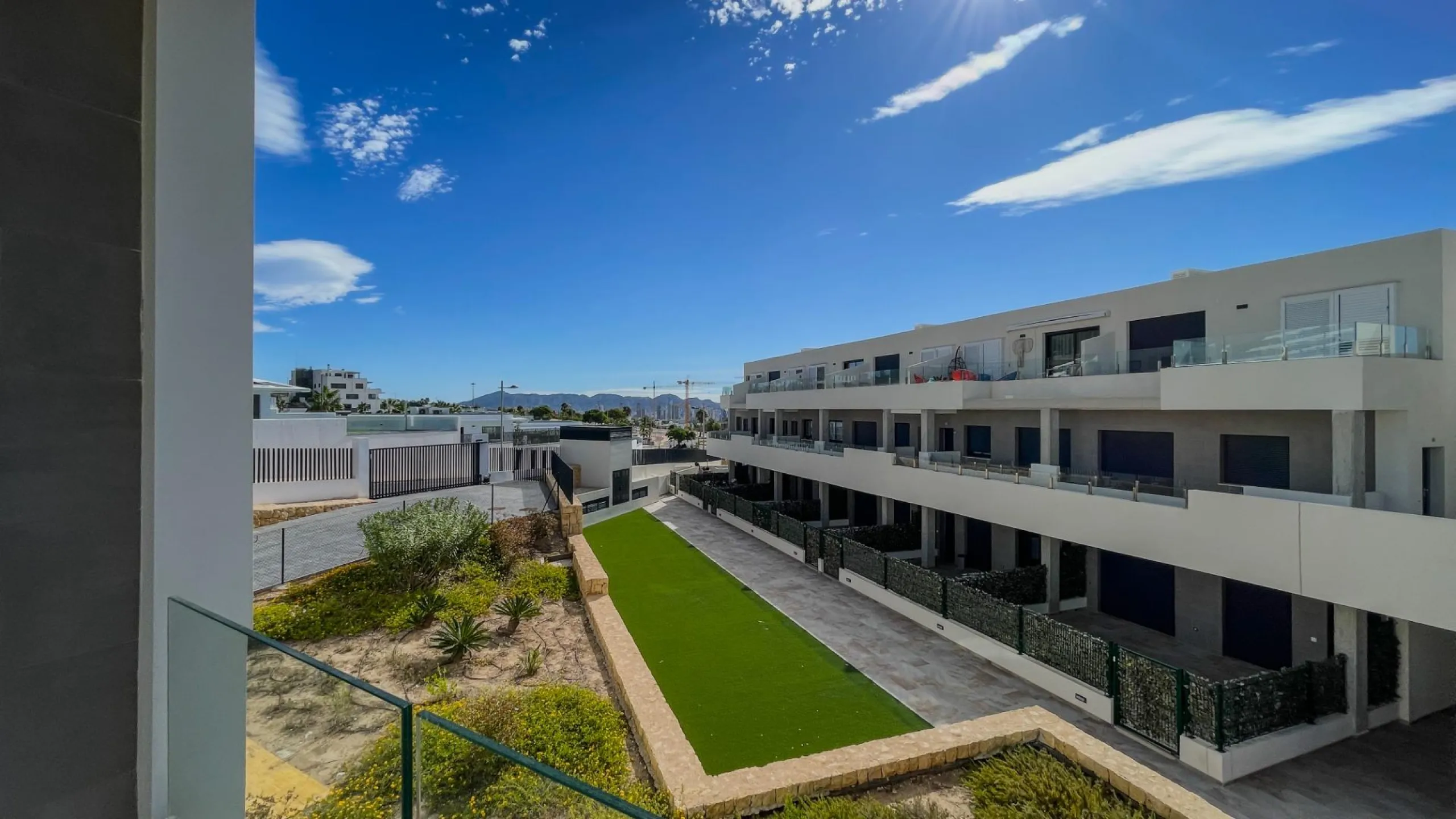 Modern duplex with 5 bedrooms in the exclusive Camporrosso complex, Finestrat