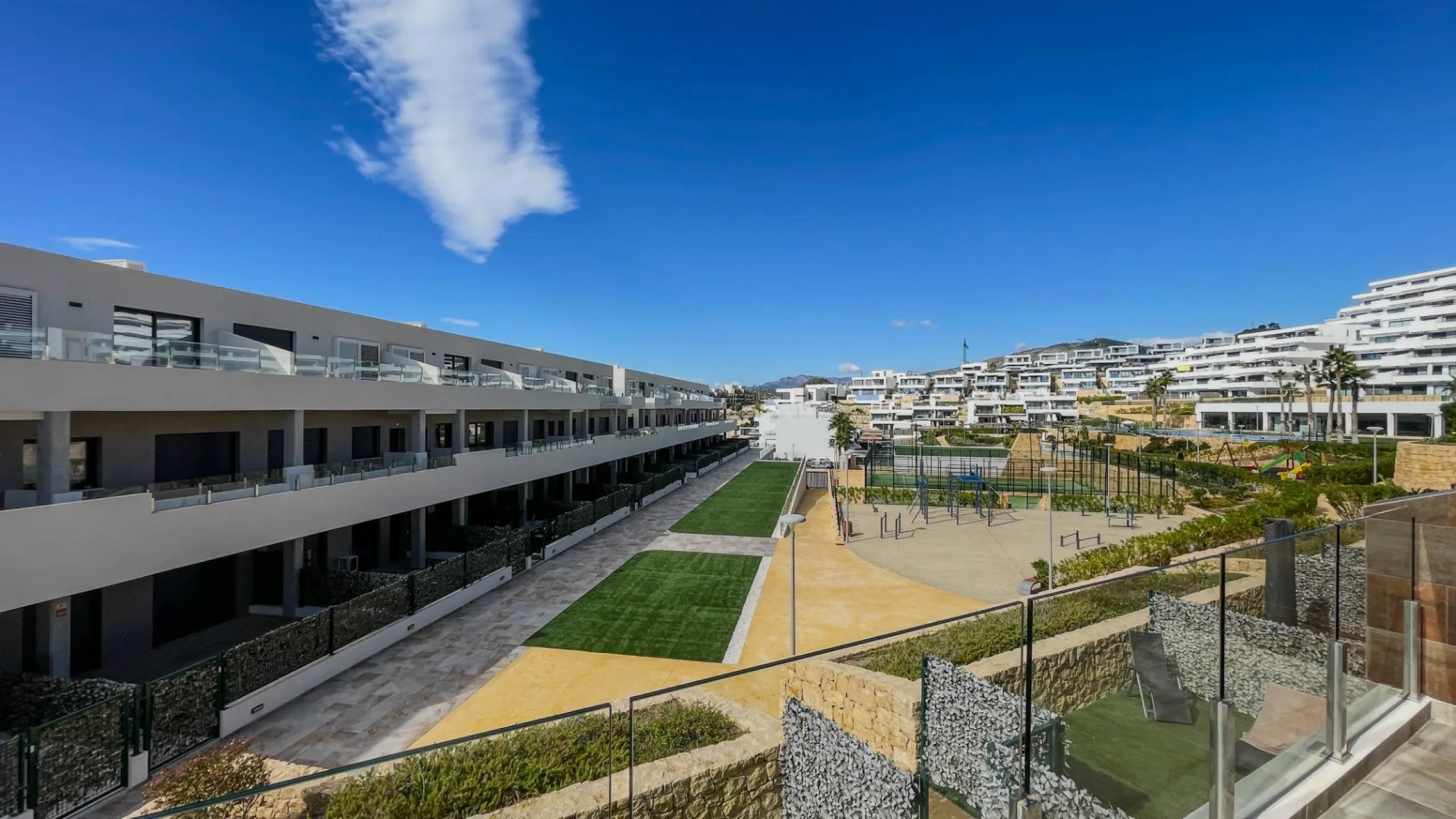 Modern duplex with 5 bedrooms in the exclusive Camporrosso complex, Finestrat