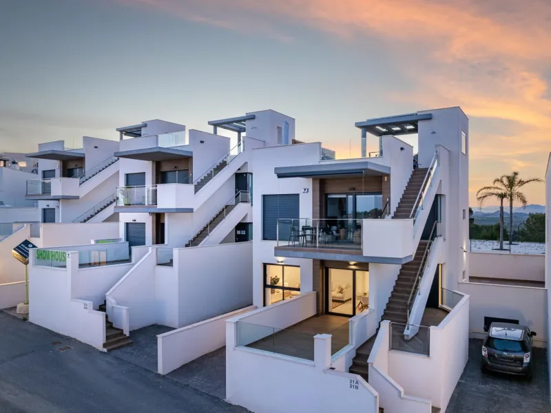 OBRA NUEVA! BUGALOW EN SAN MIGUEL DE SALINAS. 2 DORM. 2 BAÑOS. PISCINA+GARAJE.