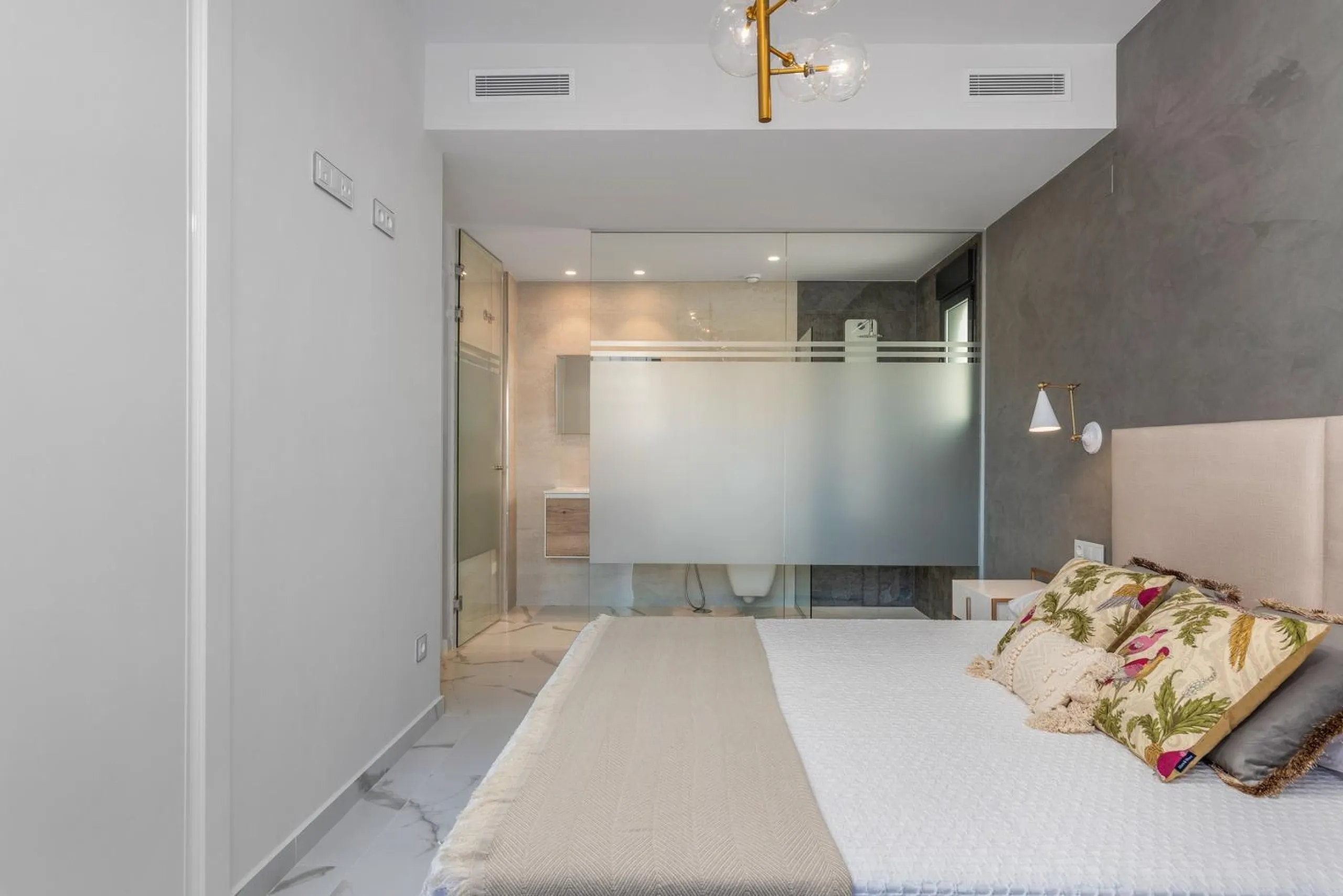 OBRA NUEVA! BUGALOW EN SAN MIGUEL DE SALINAS. 2 DORM. 2 BAÑOS. PISCINA+GARAJE.