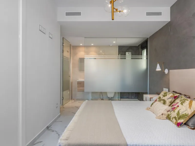 OBRA NUEVA! BUGALOW EN SAN MIGUEL DE SALINAS. 2 DORM. 2 BAÑOS. PISCINA+GARAJE.