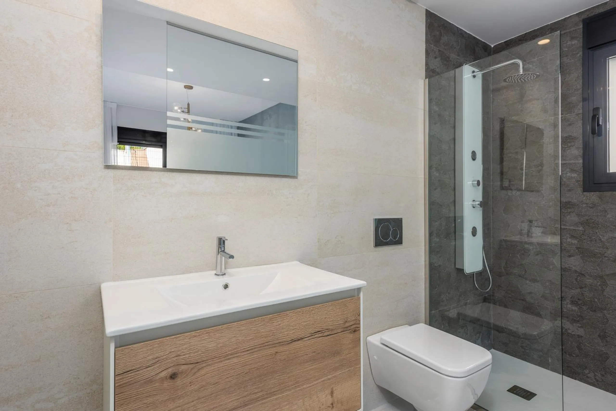 OBRA NUEVA! BUGALOW EN SAN MIGUEL DE SALINAS. 2 DORM. 2 BAÑOS. PISCINA+GARAJE.
