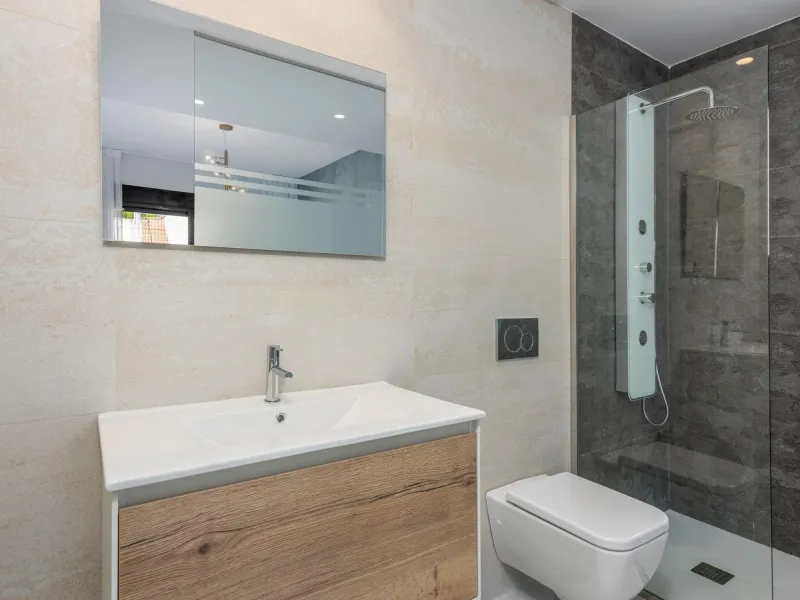 OBRA NUEVA! BUGALOW EN SAN MIGUEL DE SALINAS. 2 DORM. 2 BAÑOS. PISCINA+GARAJE.