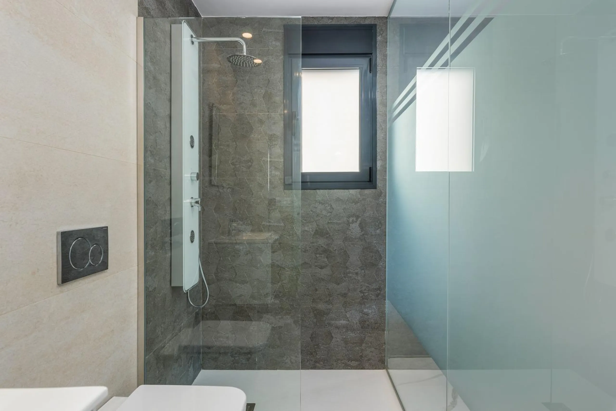 OBRA NUEVA! BUGALOW EN SAN MIGUEL DE SALINAS. 2 DORM. 2 BAÑOS. PISCINA+GARAJE.