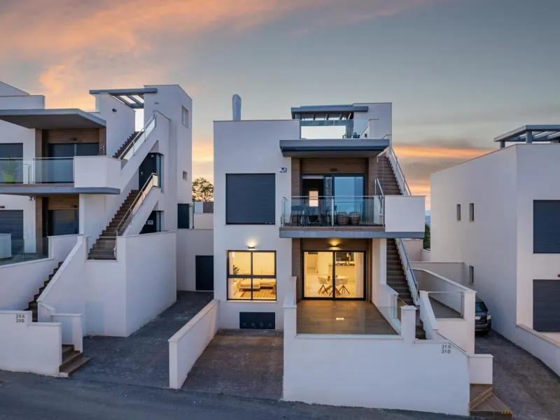OBRA NUEVA! BUGALOW EN SAN MIGUEL DE SALINAS. 2 DORM. 2 BAÑOS. PISCINA+GARAJE.