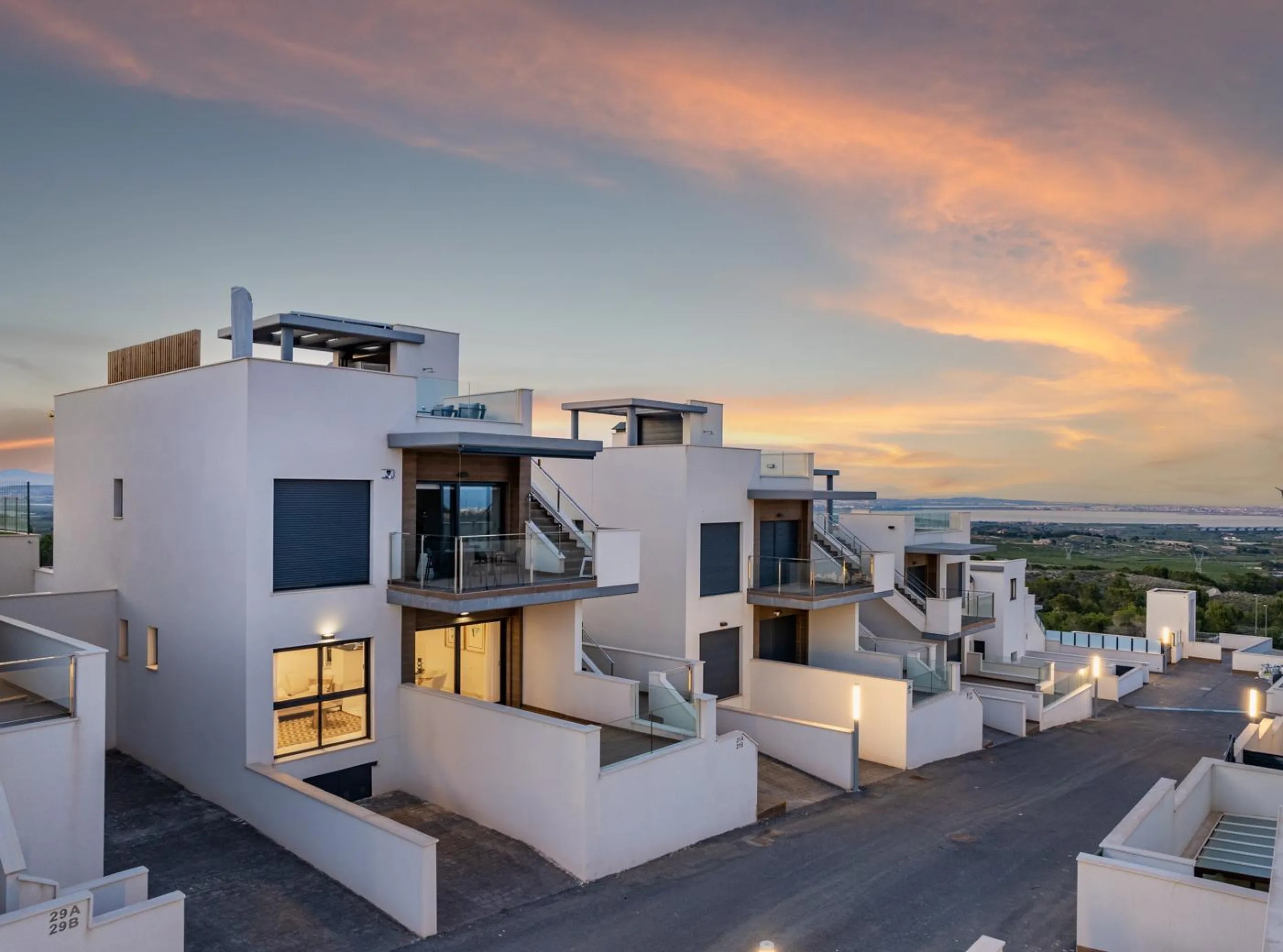 OBRA NUEVA! BUGALOW EN SAN MIGUEL DE SALINAS. 2 DORM. 2 BAÑOS. PISCINA+GARAJE.
