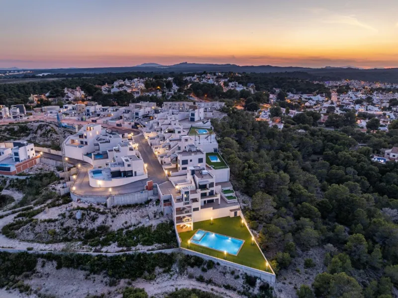 OBRA NUEVA! BUGALOW EN SAN MIGUEL DE SALINAS. 2 DORM. 2 BAÑOS. PISCINA+GARAJE.