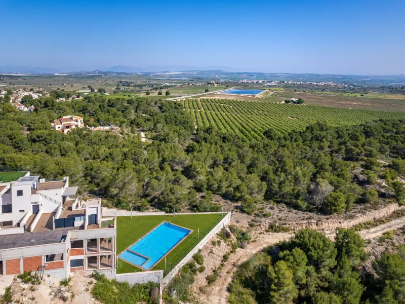 OBRA NUEVA! BUGALOW EN SAN MIGUEL DE SALINAS. 2 DORM. 2 BAÑOS. PISCINA+GARAJE.
