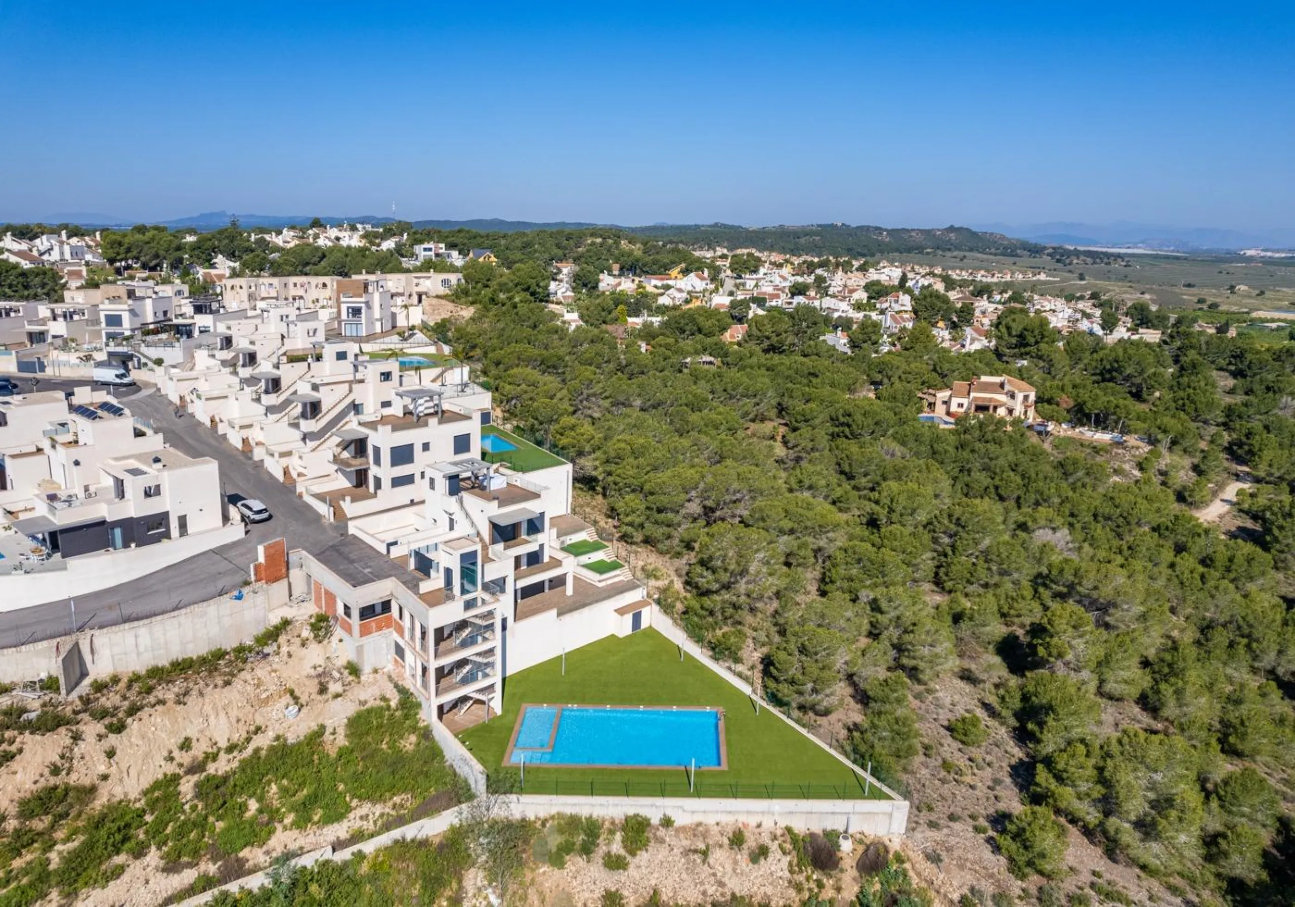 OBRA NUEVA! BUGALOW EN SAN MIGUEL DE SALINAS. 2 DORM. 2 BAÑOS. PISCINA+GARAJE.