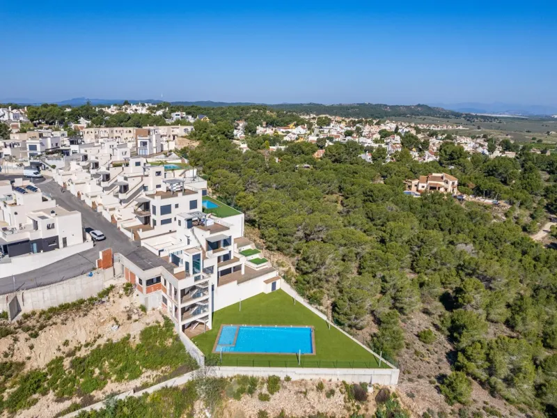 OBRA NUEVA! BUGALOW EN SAN MIGUEL DE SALINAS. 2 DORM. 2 BAÑOS. PISCINA+GARAJE.