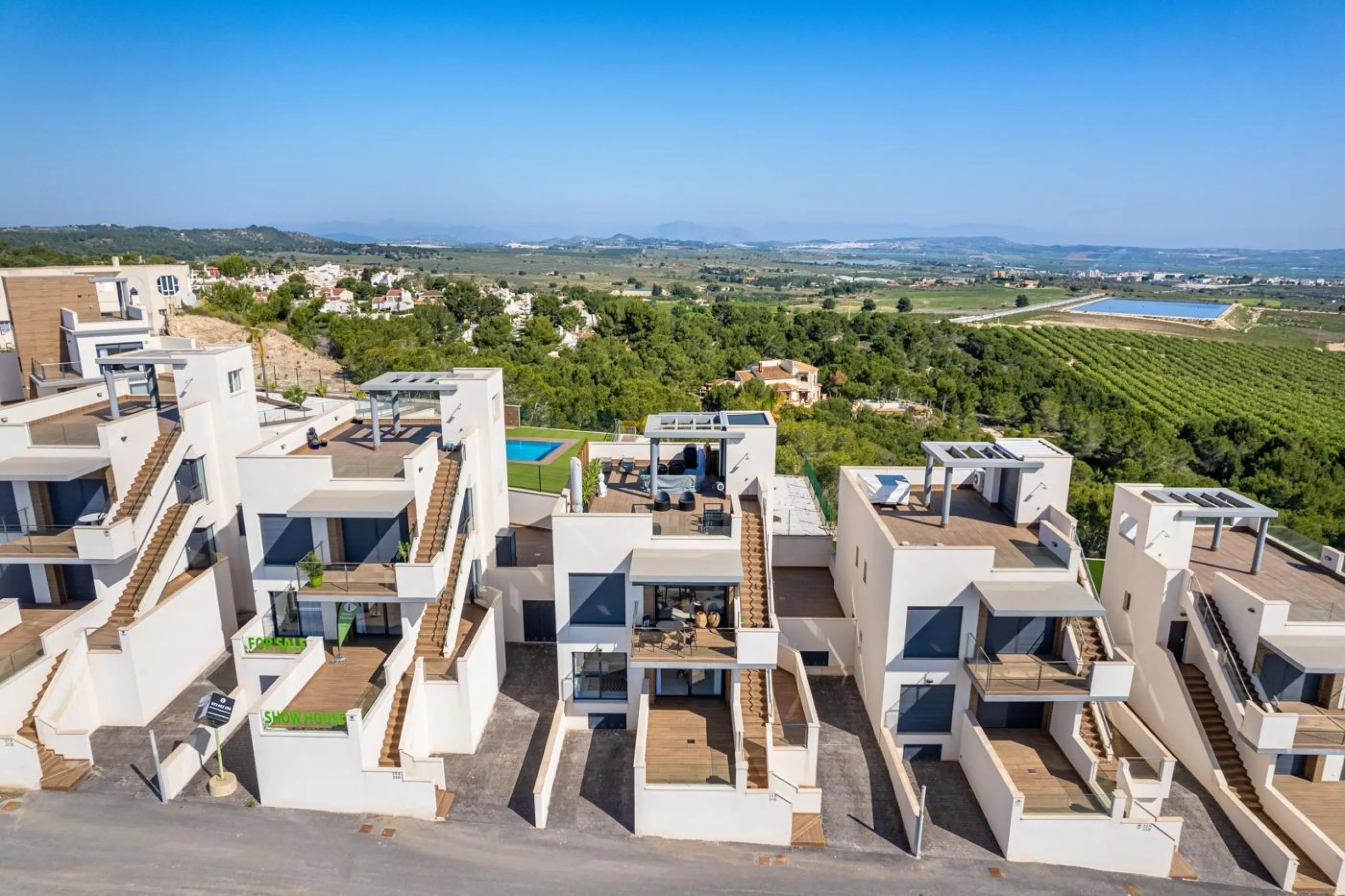 OBRA NUEVA! BUGALOW EN SAN MIGUEL DE SALINAS. 2 DORM. 2 BAÑOS. PISCINA+GARAJE.