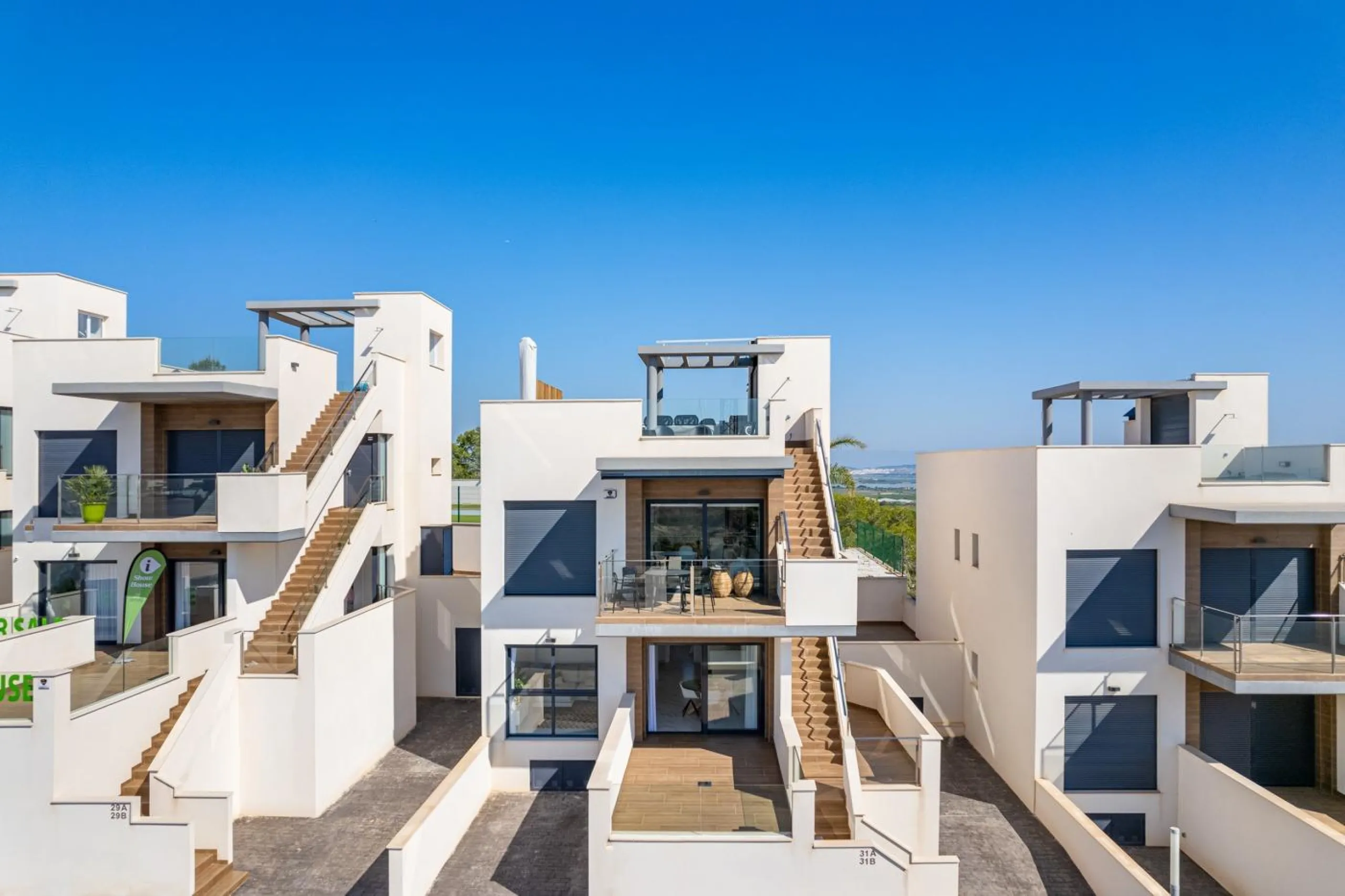 OBRA NUEVA! BUGALOW EN SAN MIGUEL DE SALINAS. 2 DORM. 2 BAÑOS. PISCINA+GARAJE.