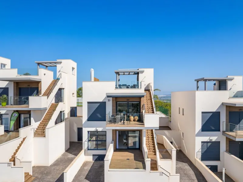 OBRA NUEVA! BUGALOW EN SAN MIGUEL DE SALINAS. 2 DORM. 2 BAÑOS. PISCINA+GARAJE.