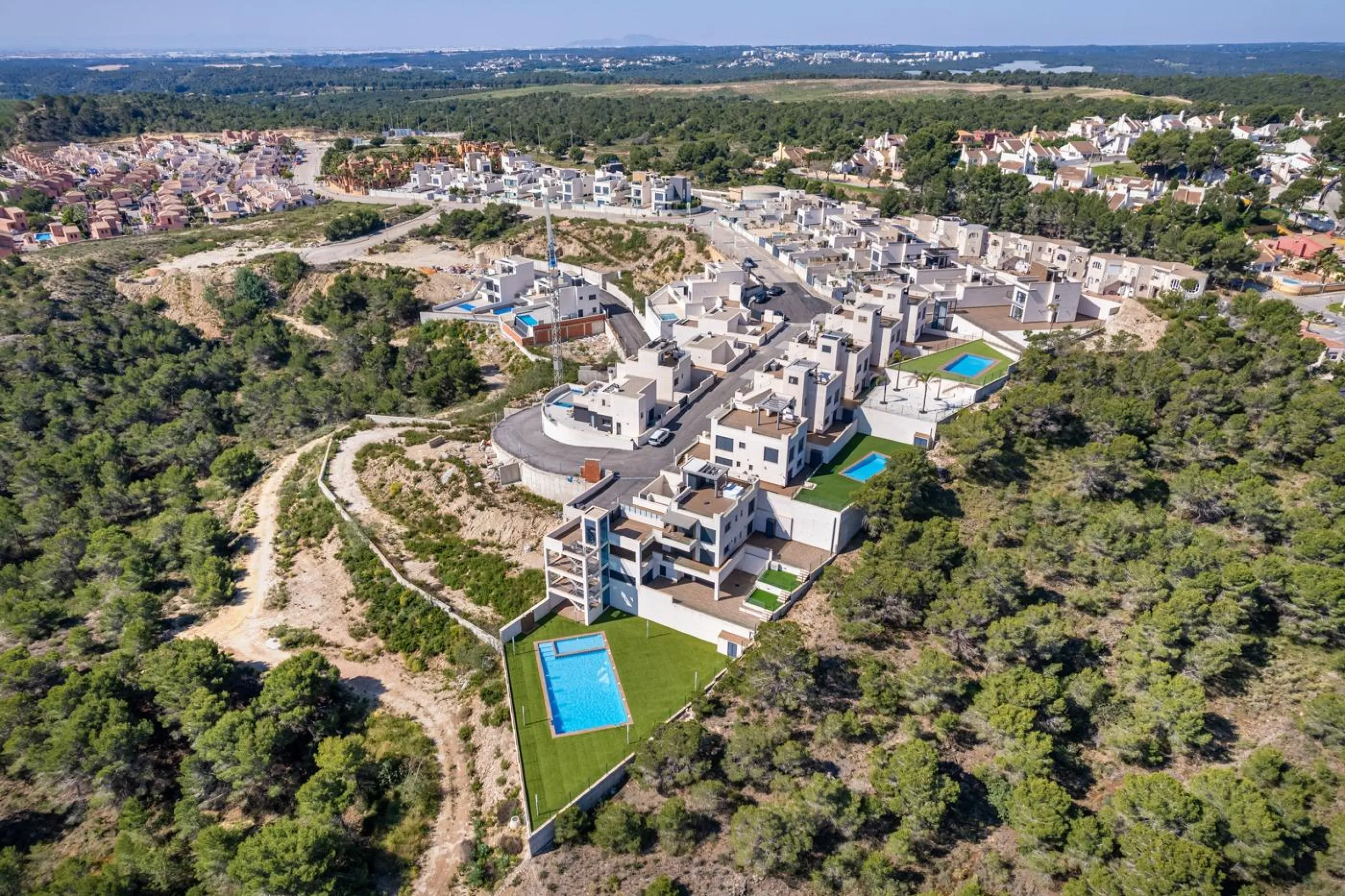 OBRA NUEVA! BUGALOW EN SAN MIGUEL DE SALINAS. 2 DORM. 2 BAÑOS. PISCINA+GARAJE.