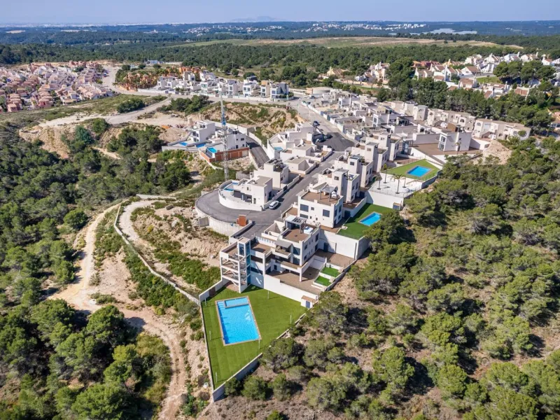 OBRA NUEVA! BUGALOW EN SAN MIGUEL DE SALINAS. 2 DORM. 2 BAÑOS. PISCINA+GARAJE.