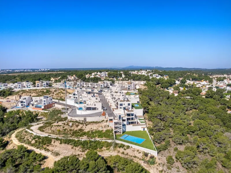 OBRA NUEVA! BUGALOW EN SAN MIGUEL DE SALINAS. 2 DORM. 2 BAÑOS. PISCINA+GARAJE.