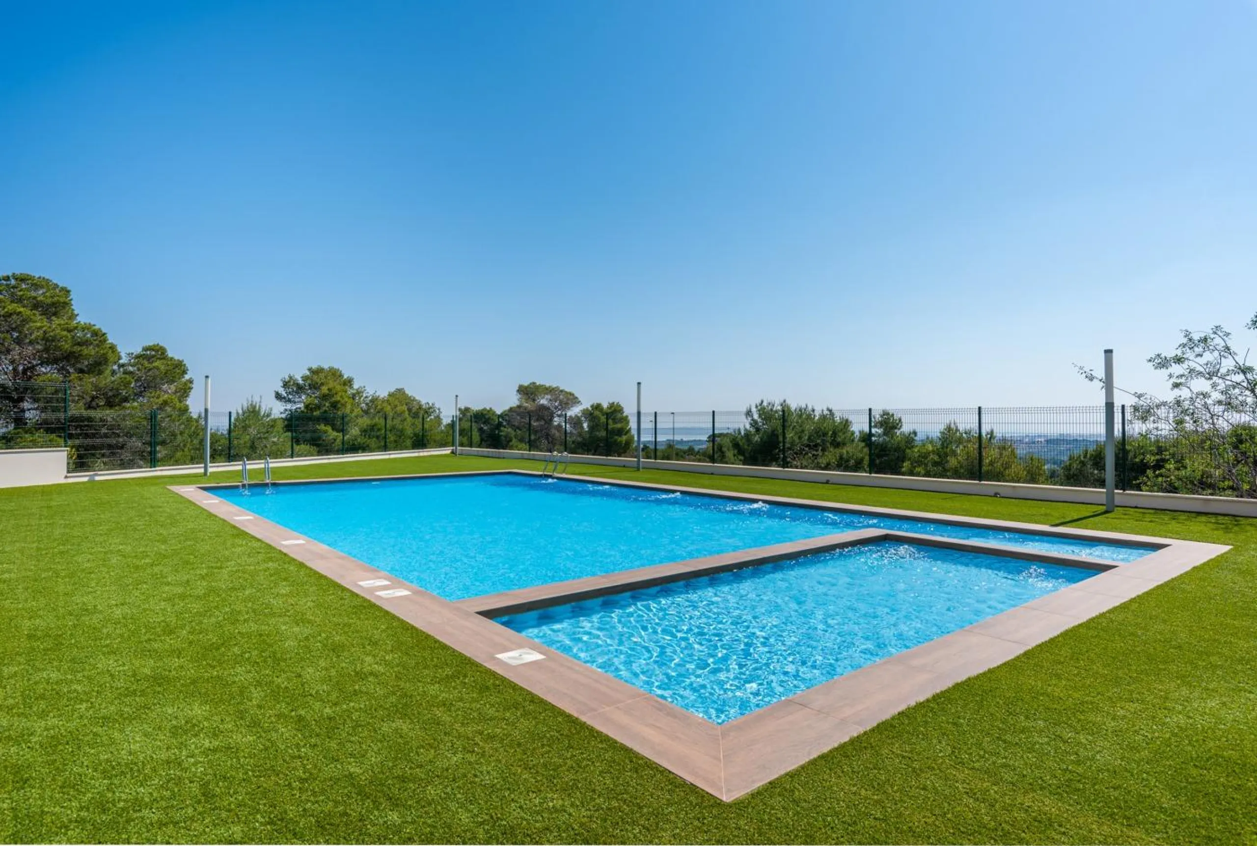 OBRA NUEVA! BUGALOW EN SAN MIGUEL DE SALINAS. 2 DORM. 2 BAÑOS. PISCINA+GARAJE.