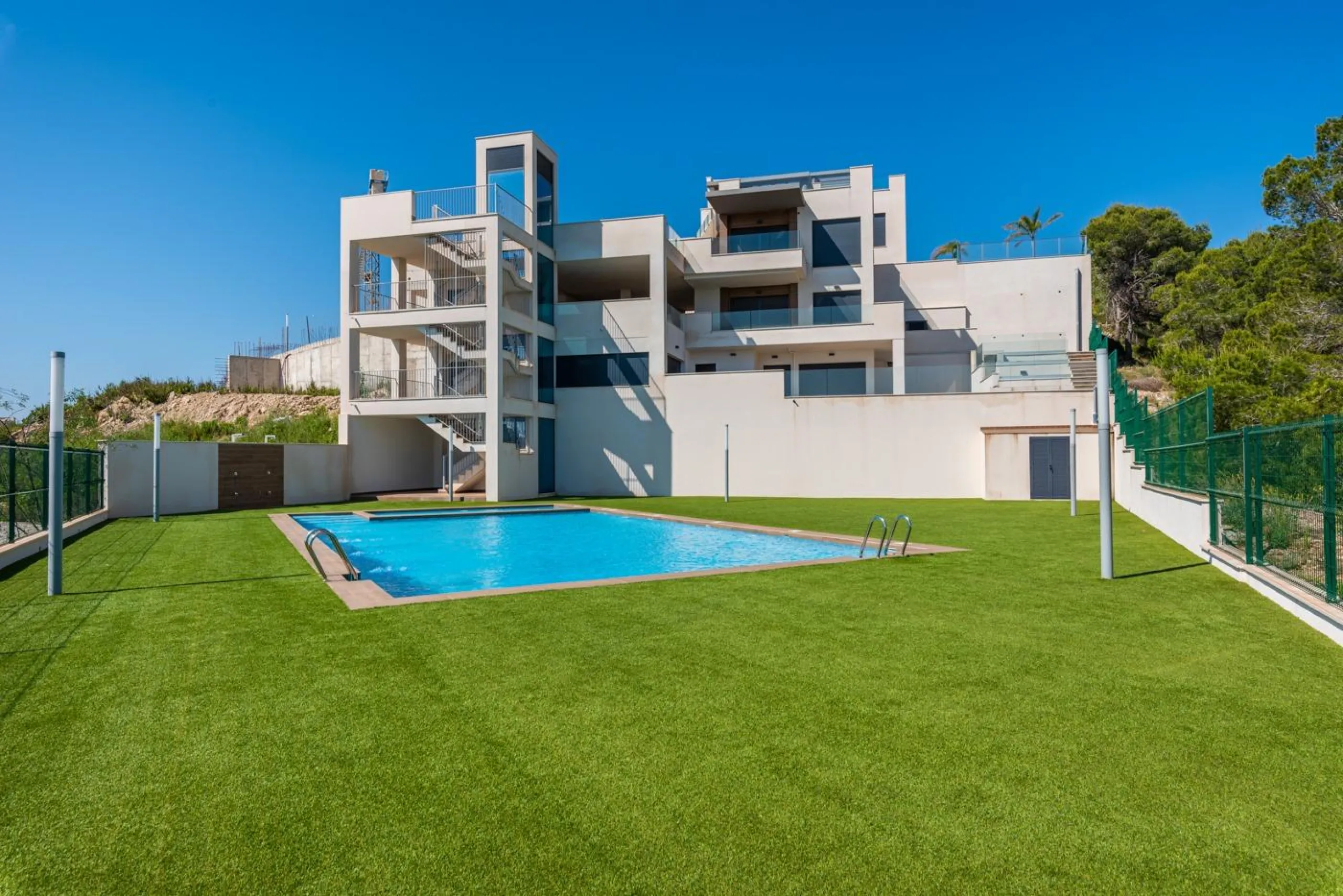 OBRA NUEVA! BUGALOW EN SAN MIGUEL DE SALINAS. 2 DORM. 2 BAÑOS. PISCINA+GARAJE.