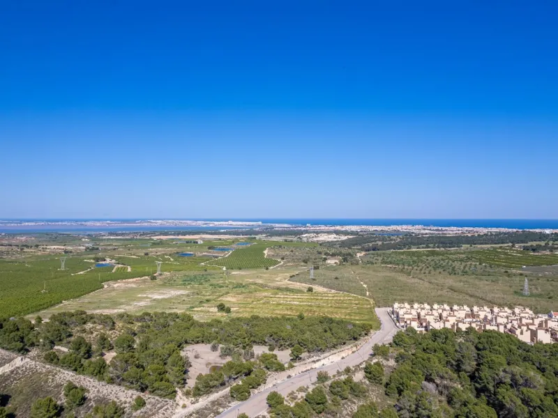OBRA NUEVA! BUGALOW EN SAN MIGUEL DE SALINAS. 2 DORM. 2 BAÑOS. PISCINA+GARAJE.