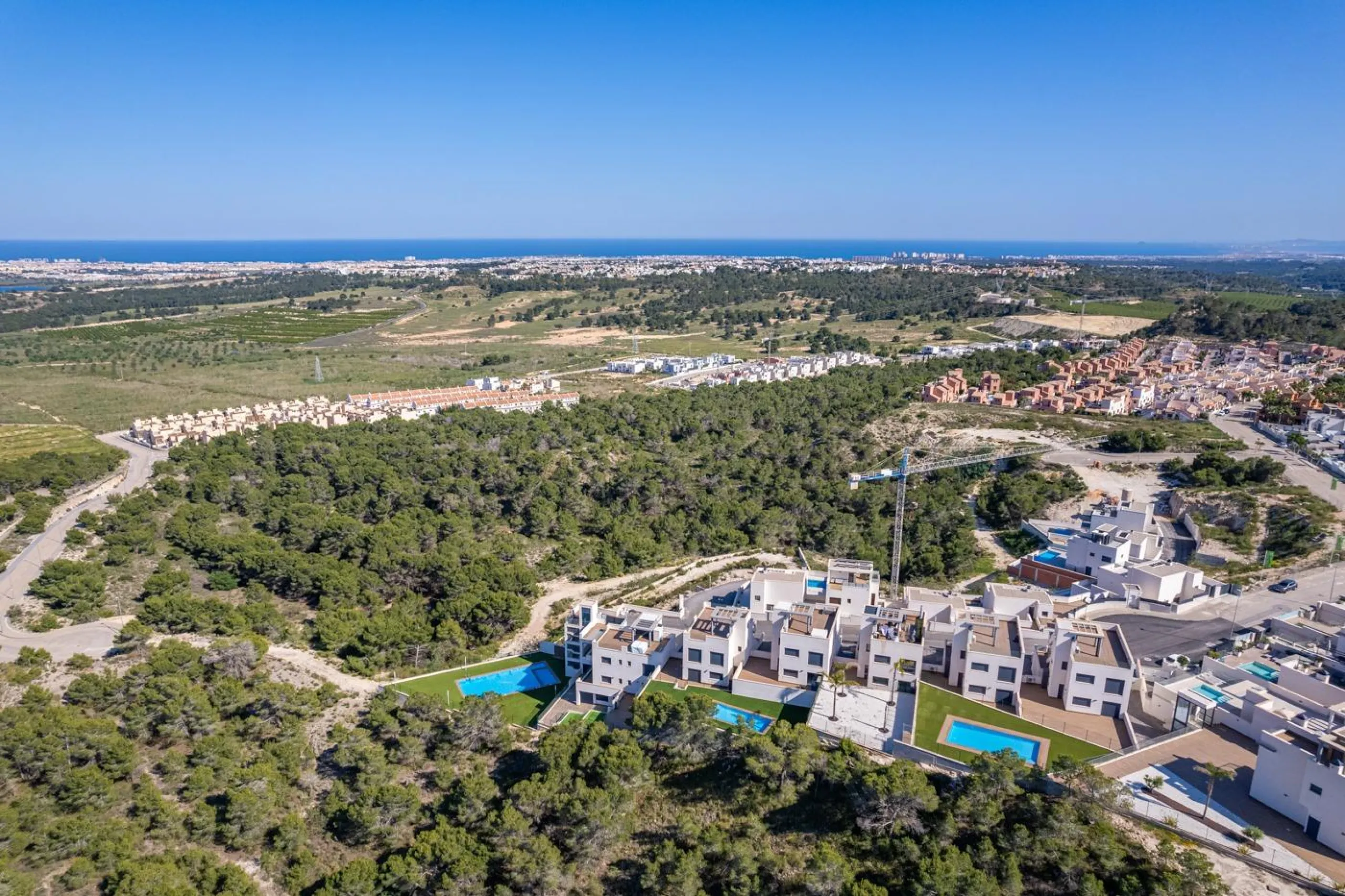 OBRA NUEVA! BUGALOW EN SAN MIGUEL DE SALINAS. 2 DORM. 2 BAÑOS. PISCINA+GARAJE.