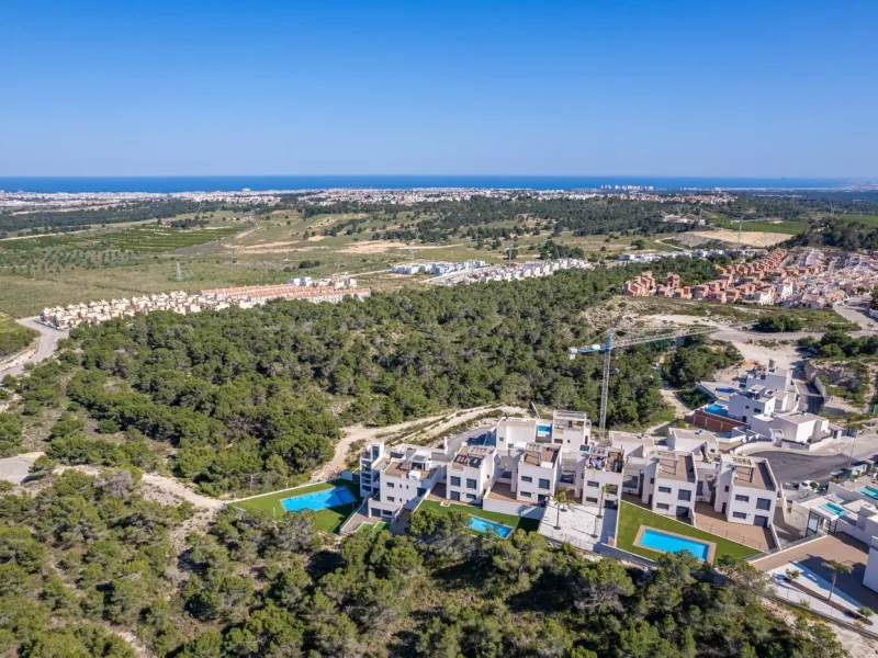 OBRA NUEVA! BUGALOW EN SAN MIGUEL DE SALINAS. 2 DORM. 2 BAÑOS. PISCINA+GARAJE.