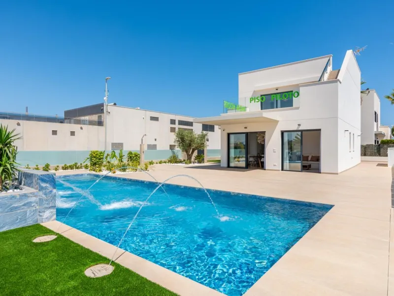 OBRA NUEVA! VILLA DE LUJO EN ORIHUELA COSTA. PLAYA A 350 METROS.