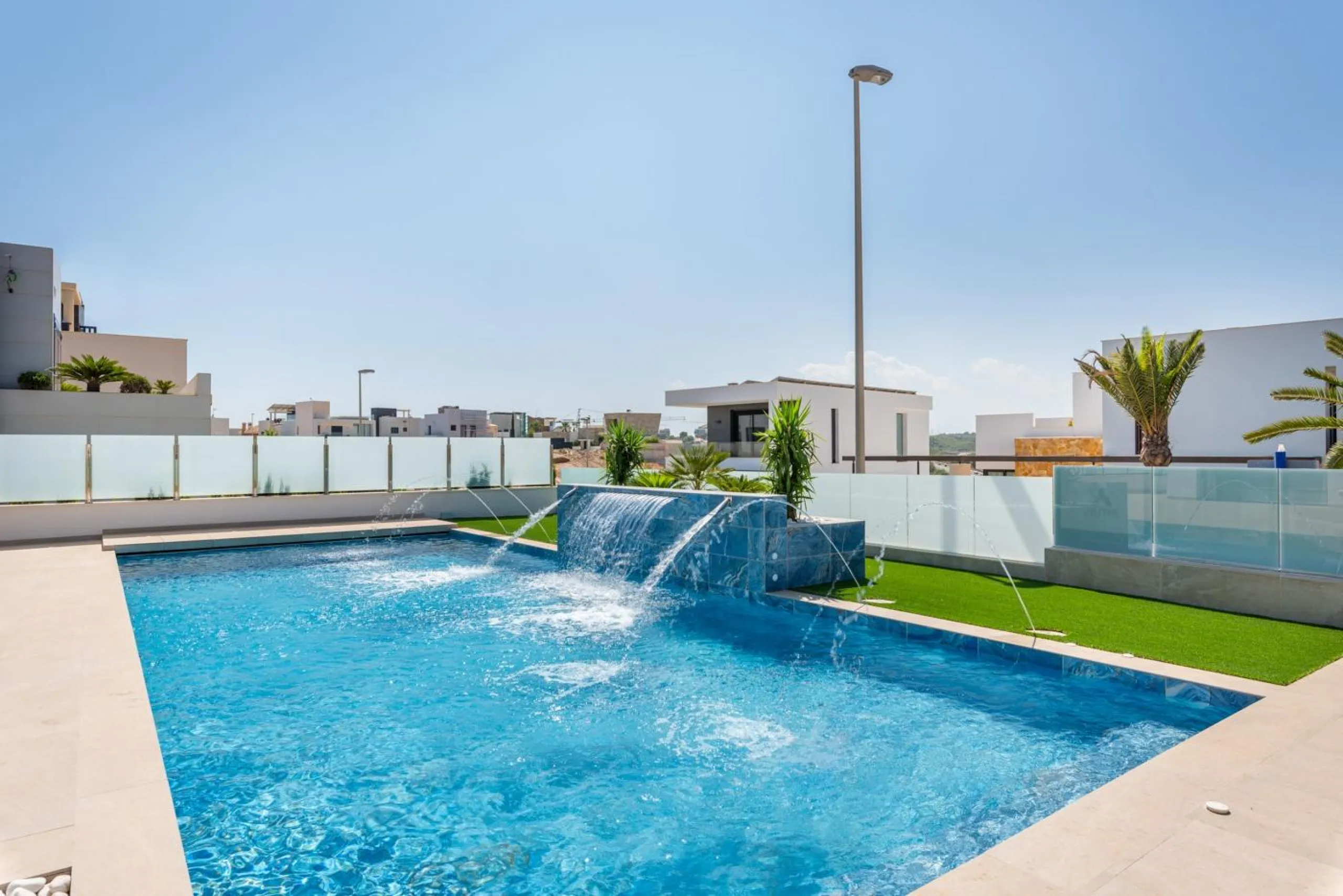OBRA NUEVA! VILLA DE LUJO EN ORIHUELA COSTA. PLAYA A 350 METROS.