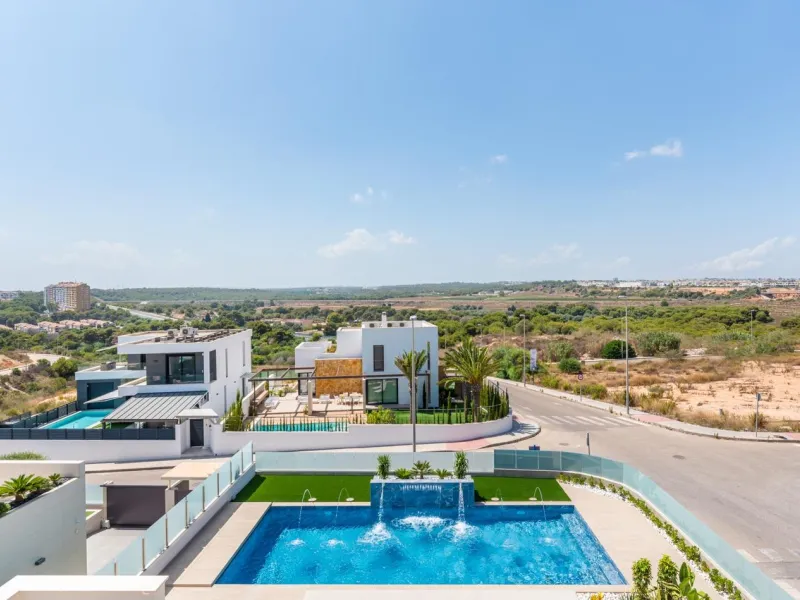 OBRA NUEVA! VILLA DE LUJO EN ORIHUELA COSTA. PLAYA A 350 METROS.