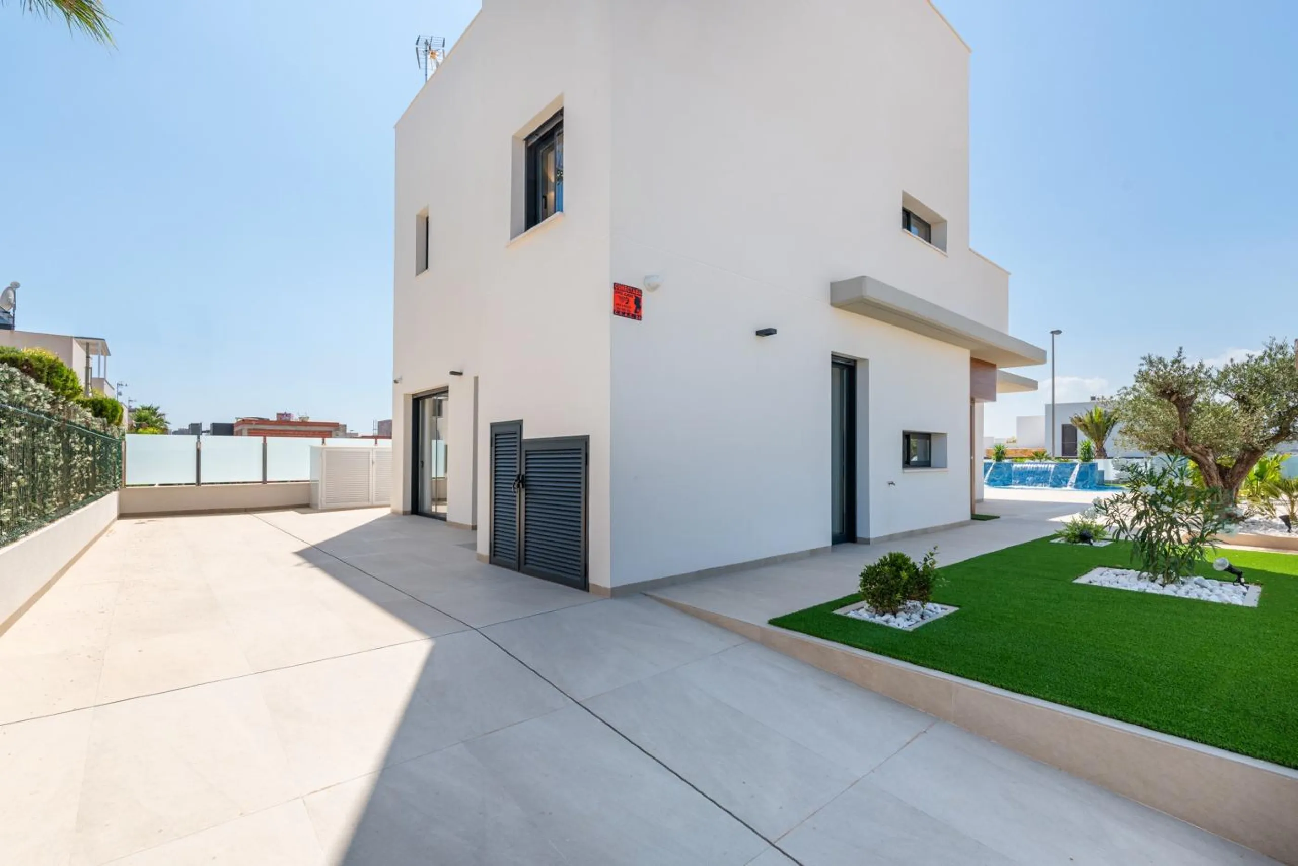 OBRA NUEVA! VILLA DE LUJO EN ORIHUELA COSTA. PLAYA A 350 METROS.