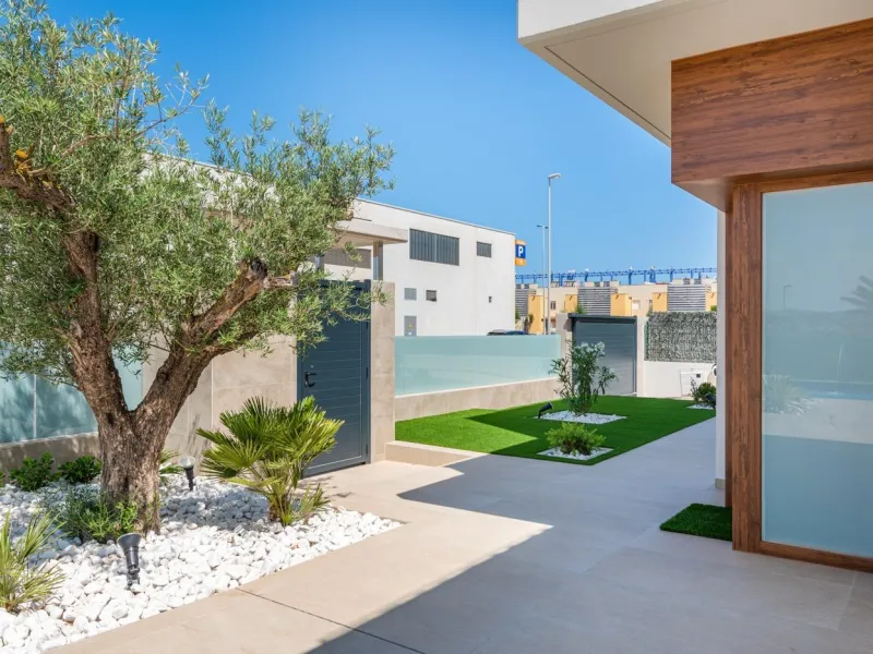 OBRA NUEVA! VILLA DE LUJO EN ORIHUELA COSTA. PLAYA A 350 METROS.