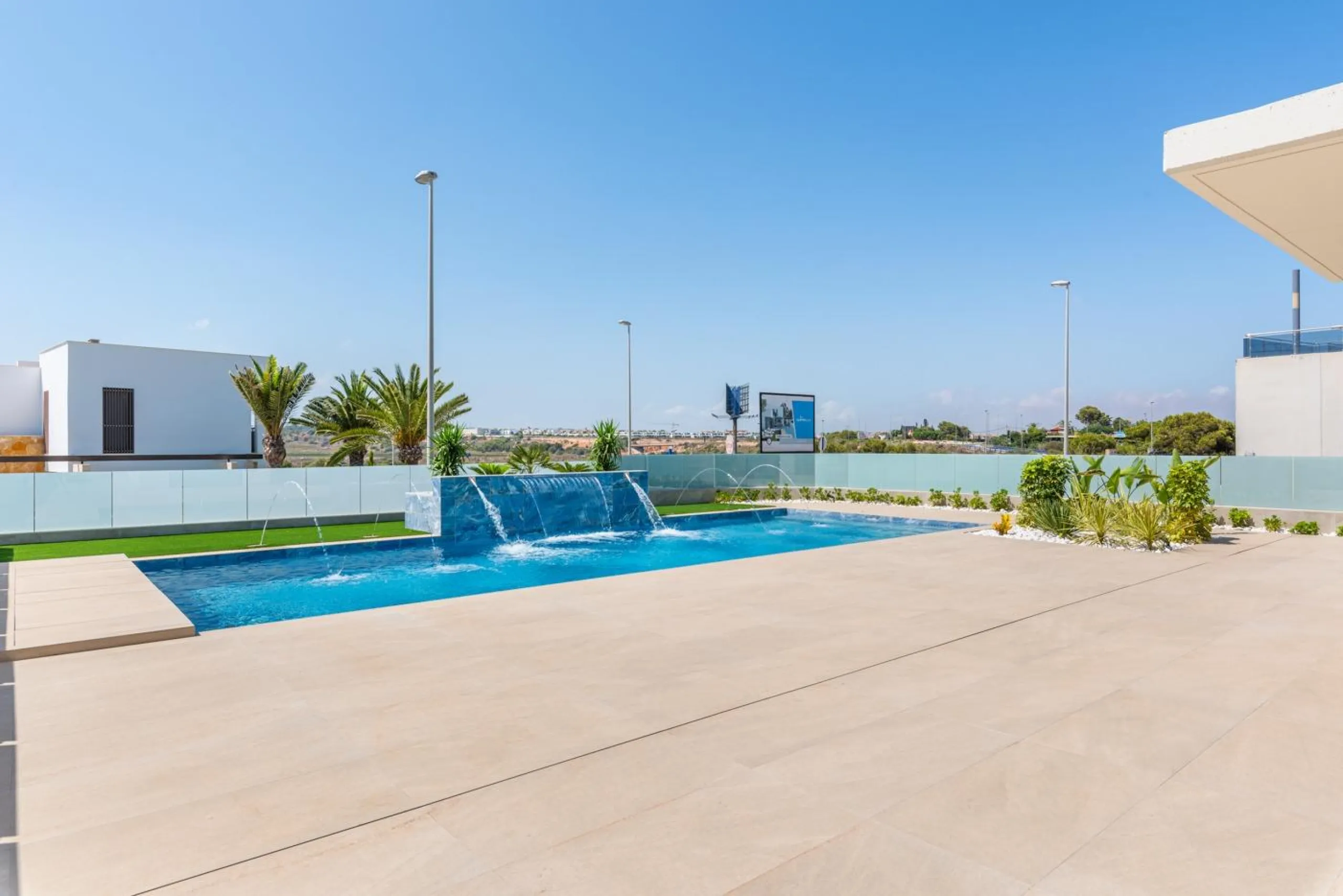 OBRA NUEVA! VILLA DE LUJO EN ORIHUELA COSTA. PLAYA A 350 METROS.