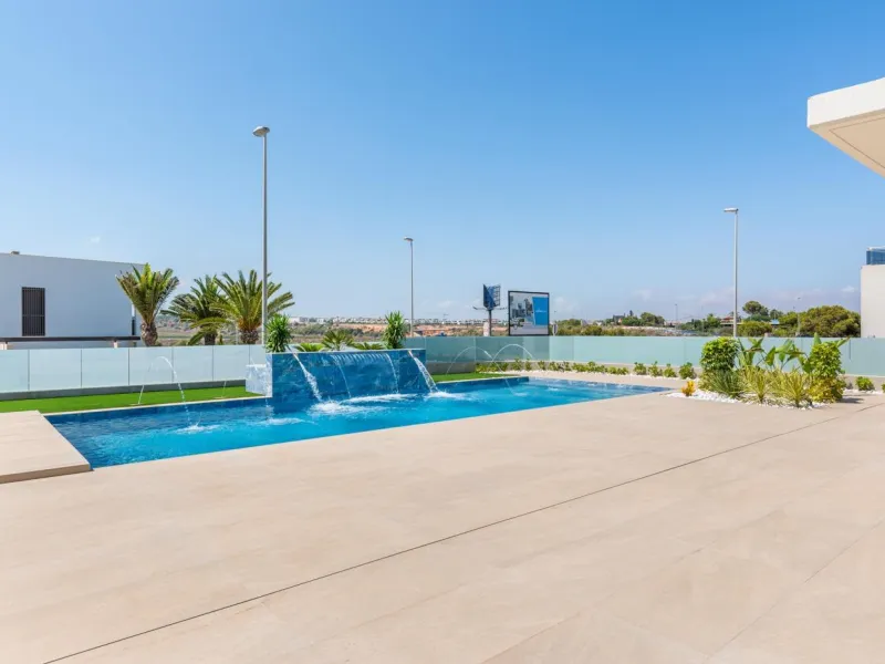 OBRA NUEVA! VILLA DE LUJO EN ORIHUELA COSTA. PLAYA A 350 METROS.