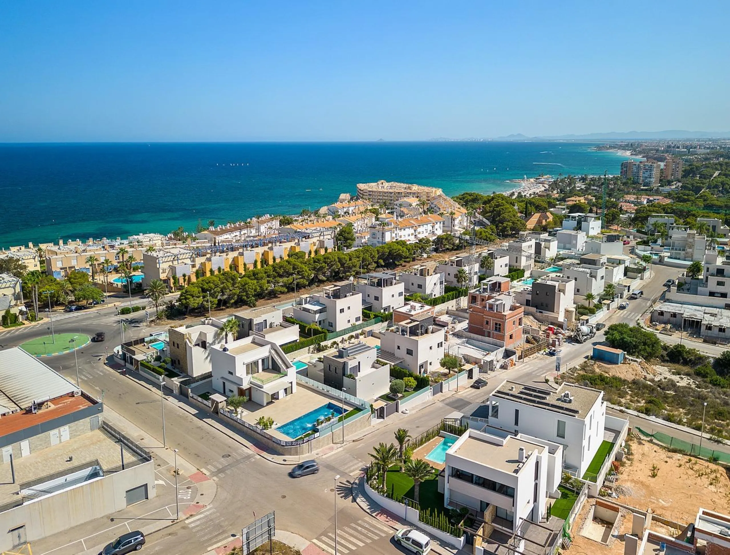 OBRA NUEVA! VILLA DE LUJO EN ORIHUELA COSTA. PLAYA A 350 METROS.