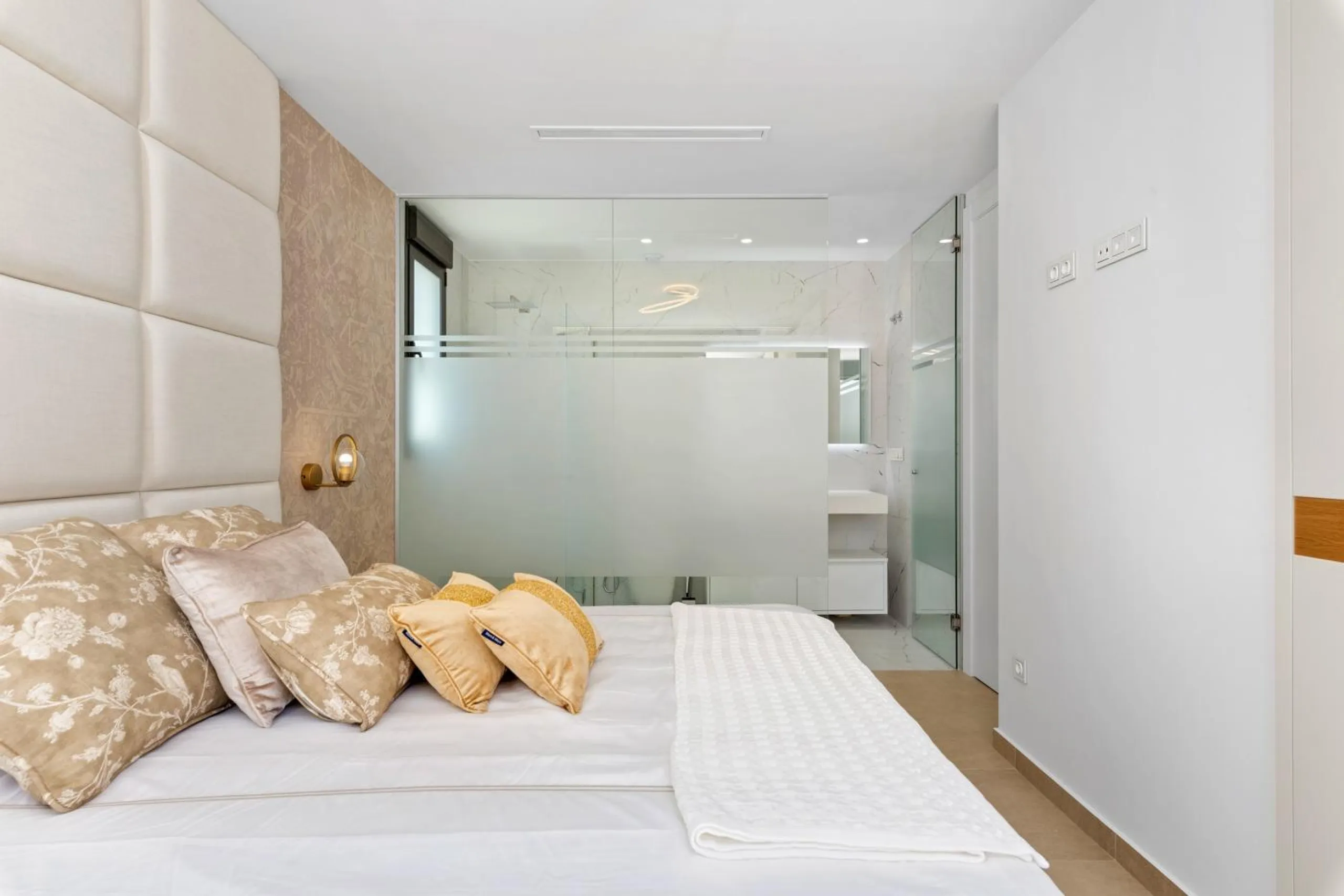 OBRA NUEVA! VILLA DE LUJO EN ORIHUELA COSTA. PLAYA A 350 METROS.