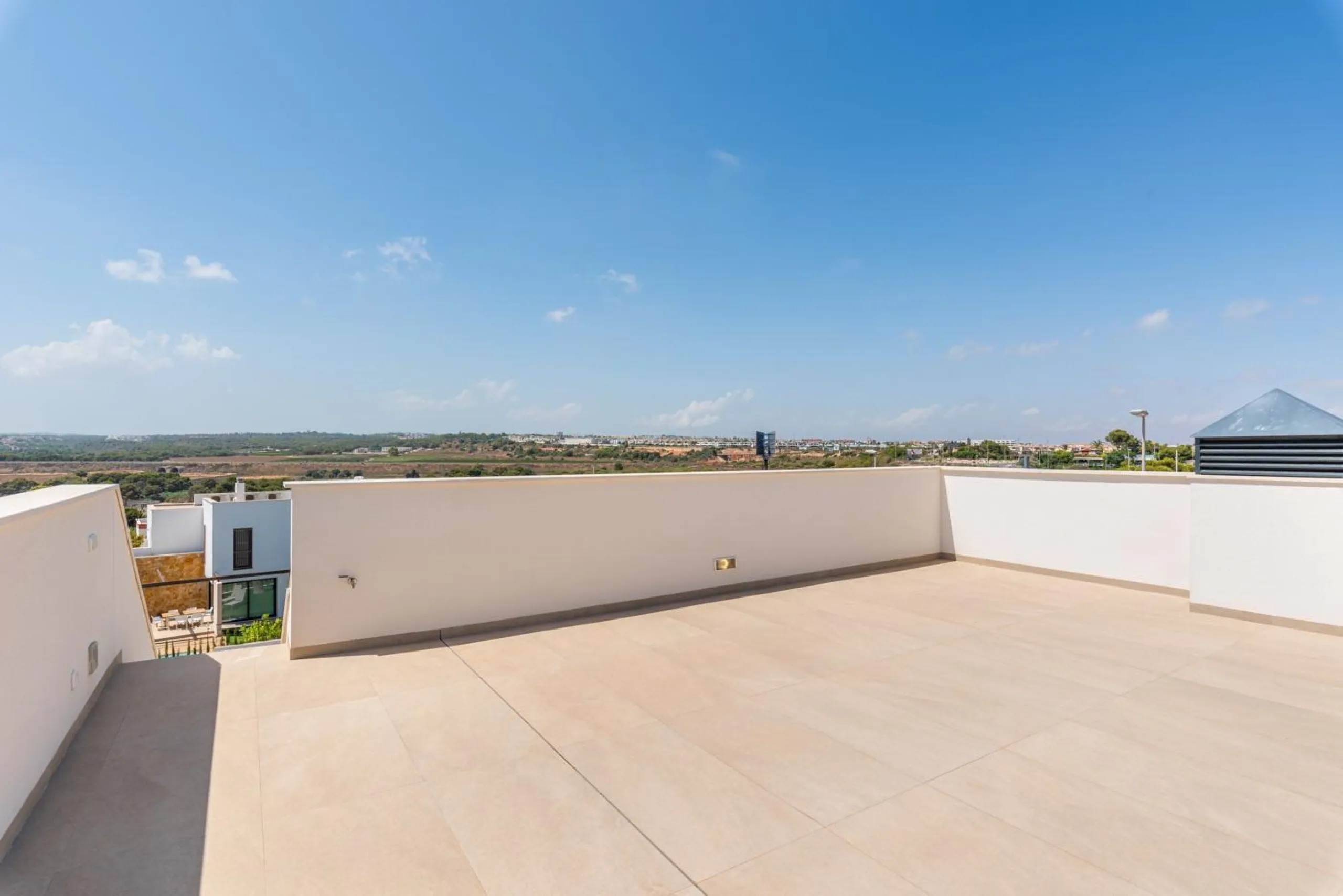 OBRA NUEVA! VILLA DE LUJO EN ORIHUELA COSTA. PLAYA A 350 METROS.
