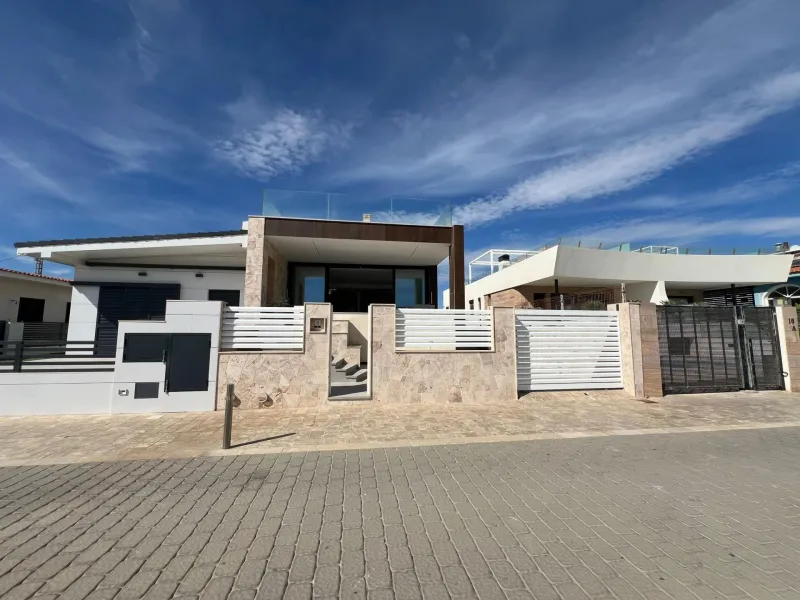 Spectacular Beachfront VILLA, LA MATA