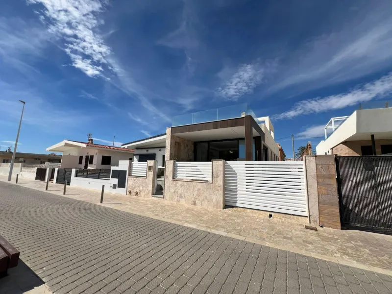 Spectacular Beachfront VILLA, LA MATA