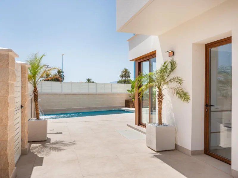 OBRA NUEVA EN VERA PLAYA. VILLAS LAGUNA AZUL. 230M2 PARCELA. 3 DORM. 3 BAÑOS.