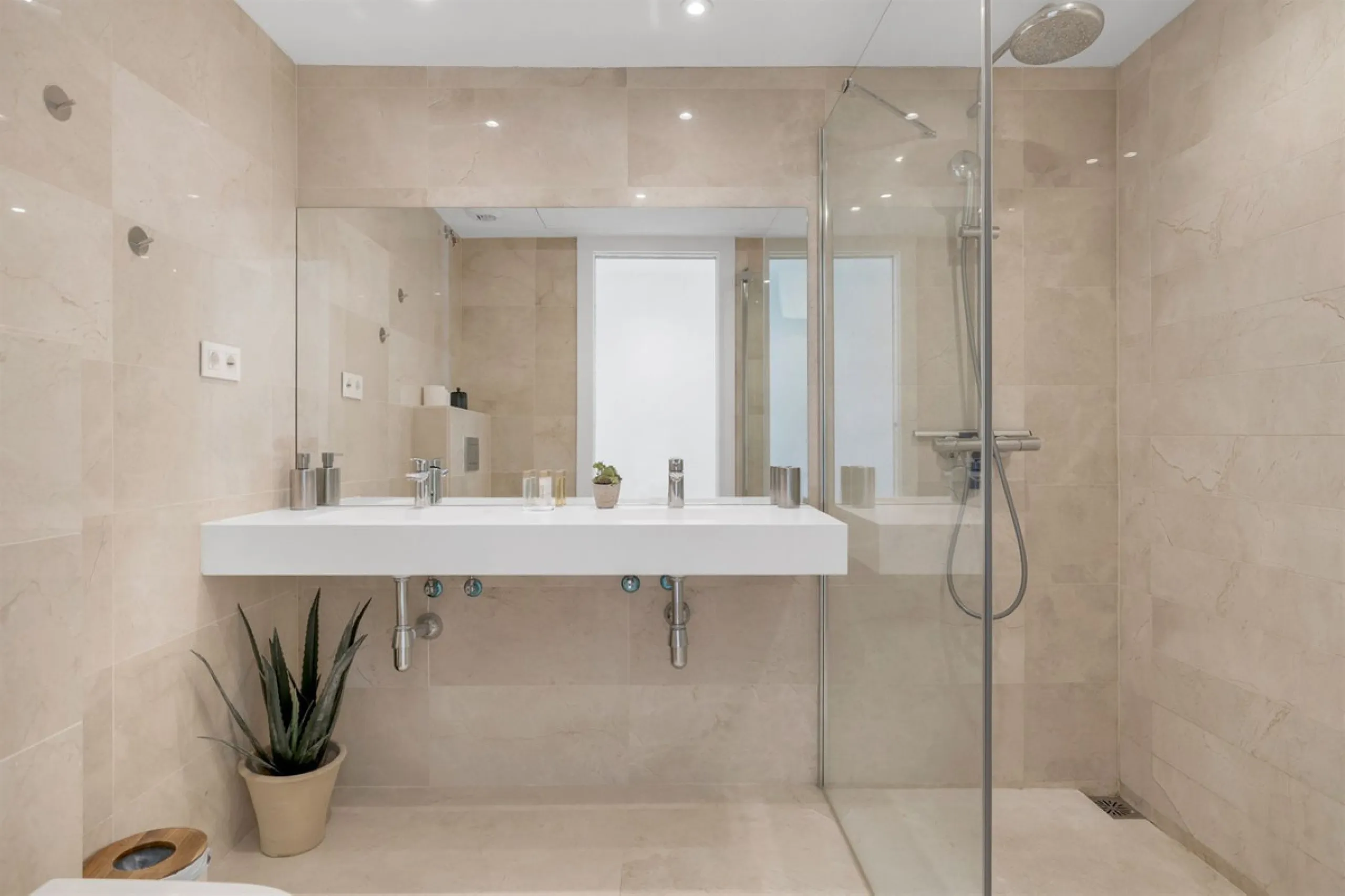 Südlich ausgerichtetes Penthouse mit privatem Pool zu verkaufen