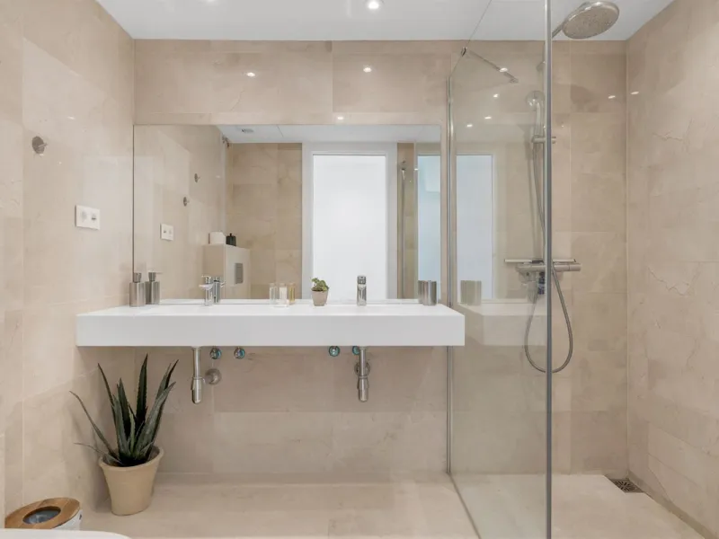 Südlich ausgerichtetes Penthouse mit privatem Pool zu verkaufen