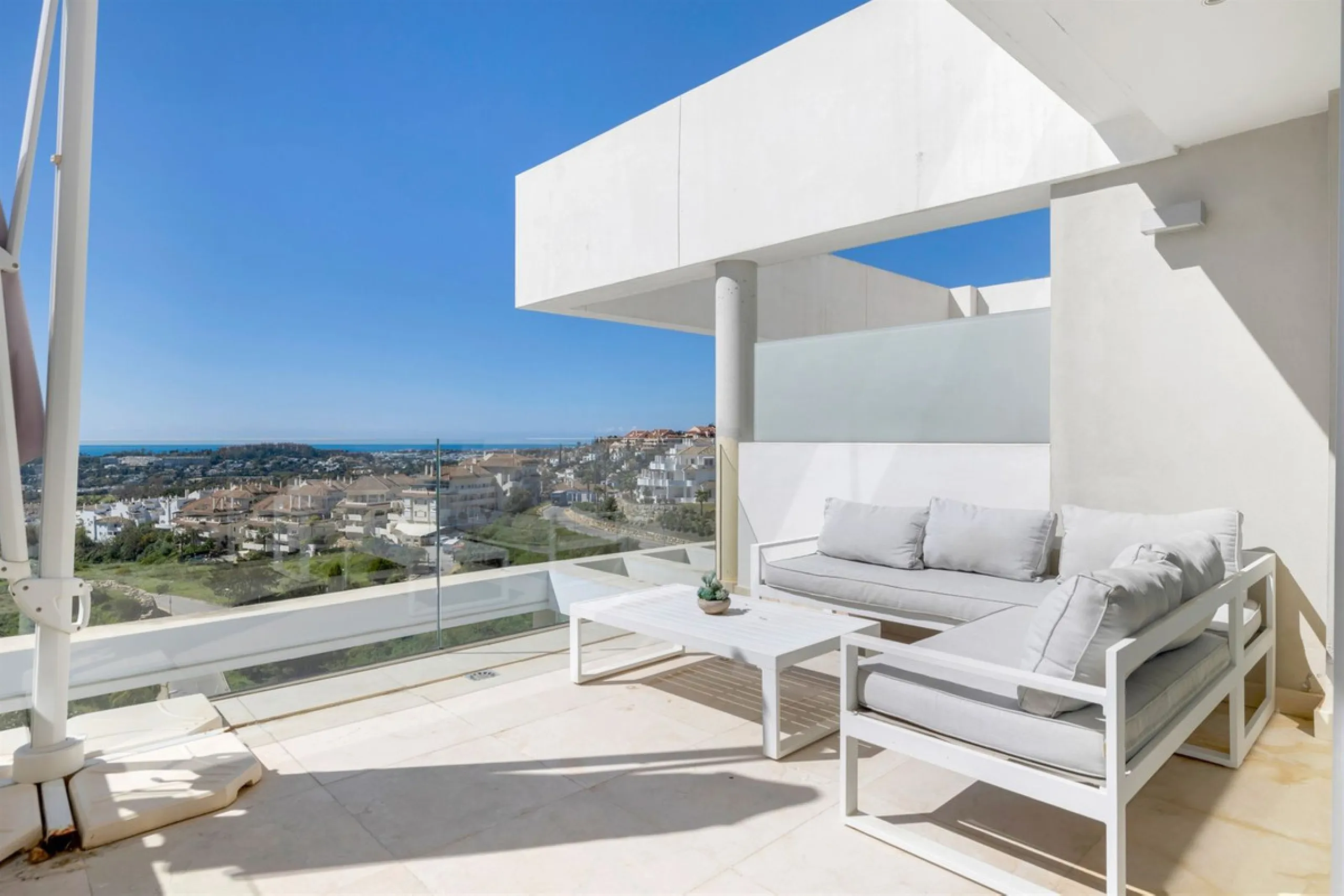 Südlich ausgerichtetes Penthouse mit privatem Pool zu verkaufen