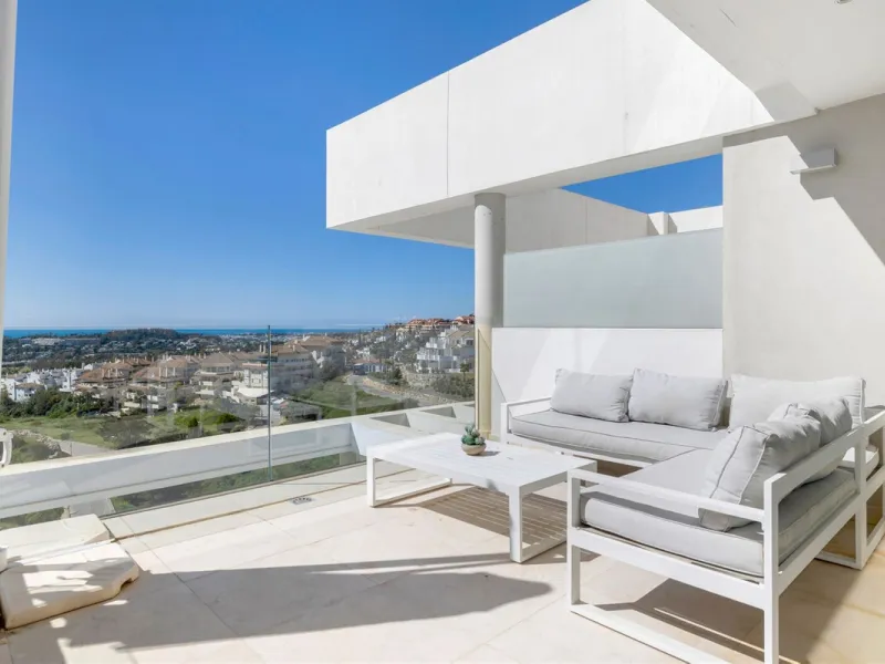 Südlich ausgerichtetes Penthouse mit privatem Pool zu verkaufen